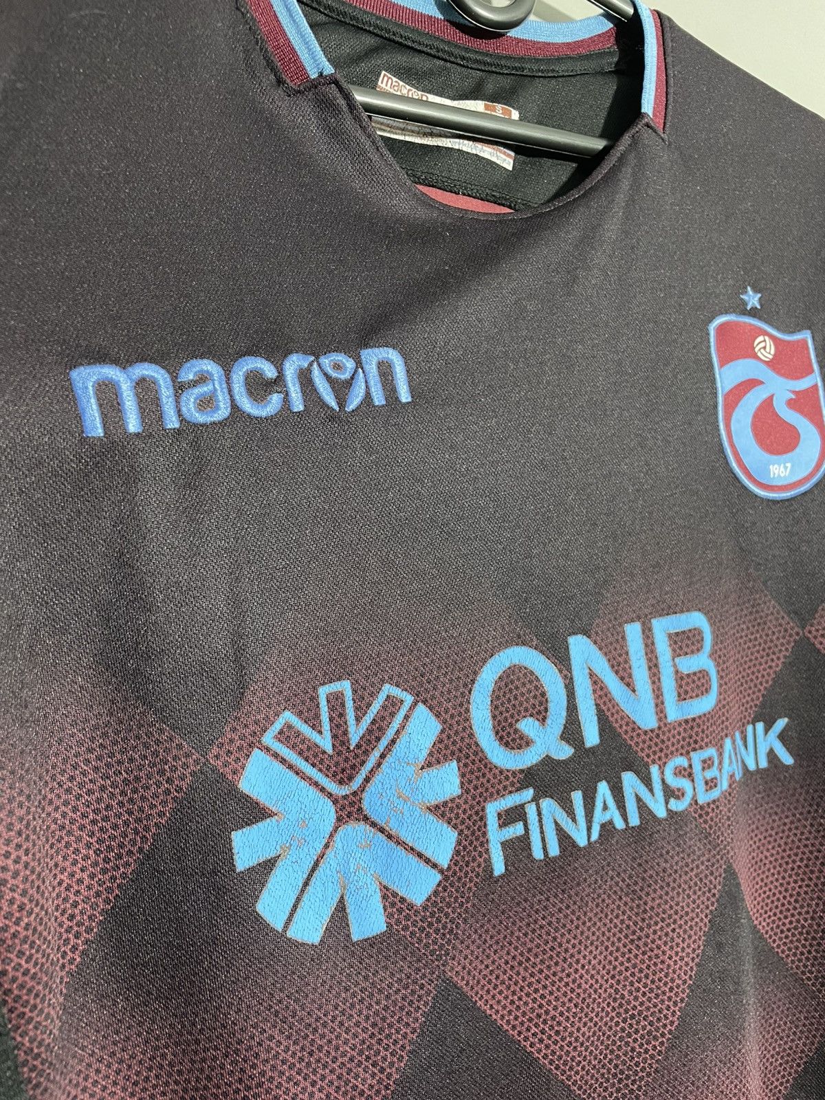 Macron × Vintage TRABZONSPOR 2018 2019 THIRD FOOTBALL SHIRT size S Size US S / EU 44-46 / 1 - 4 Thumbnail