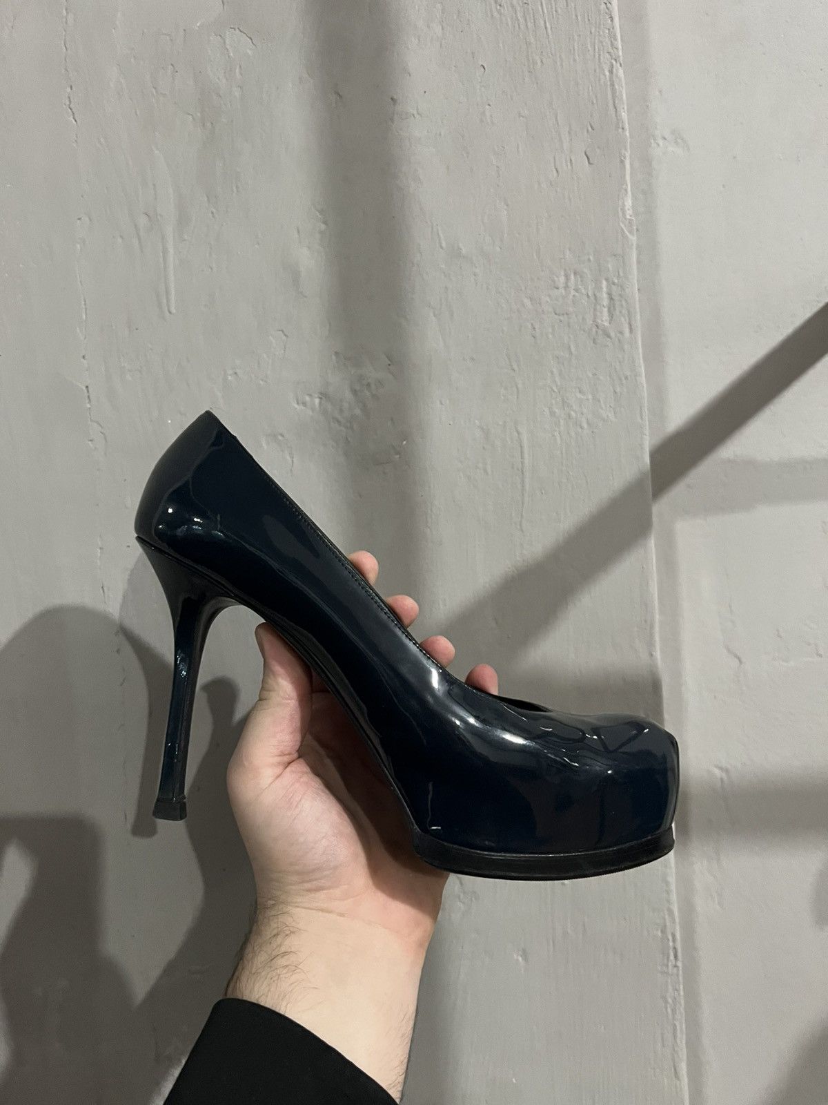 Yves Saint Laurent YSL YVES SAINT LAURENT NAVY PUMPS PATENT LEATHER HEELS 39.5 Size US 9.5 / IT 39.5 - 3 Thumbnail