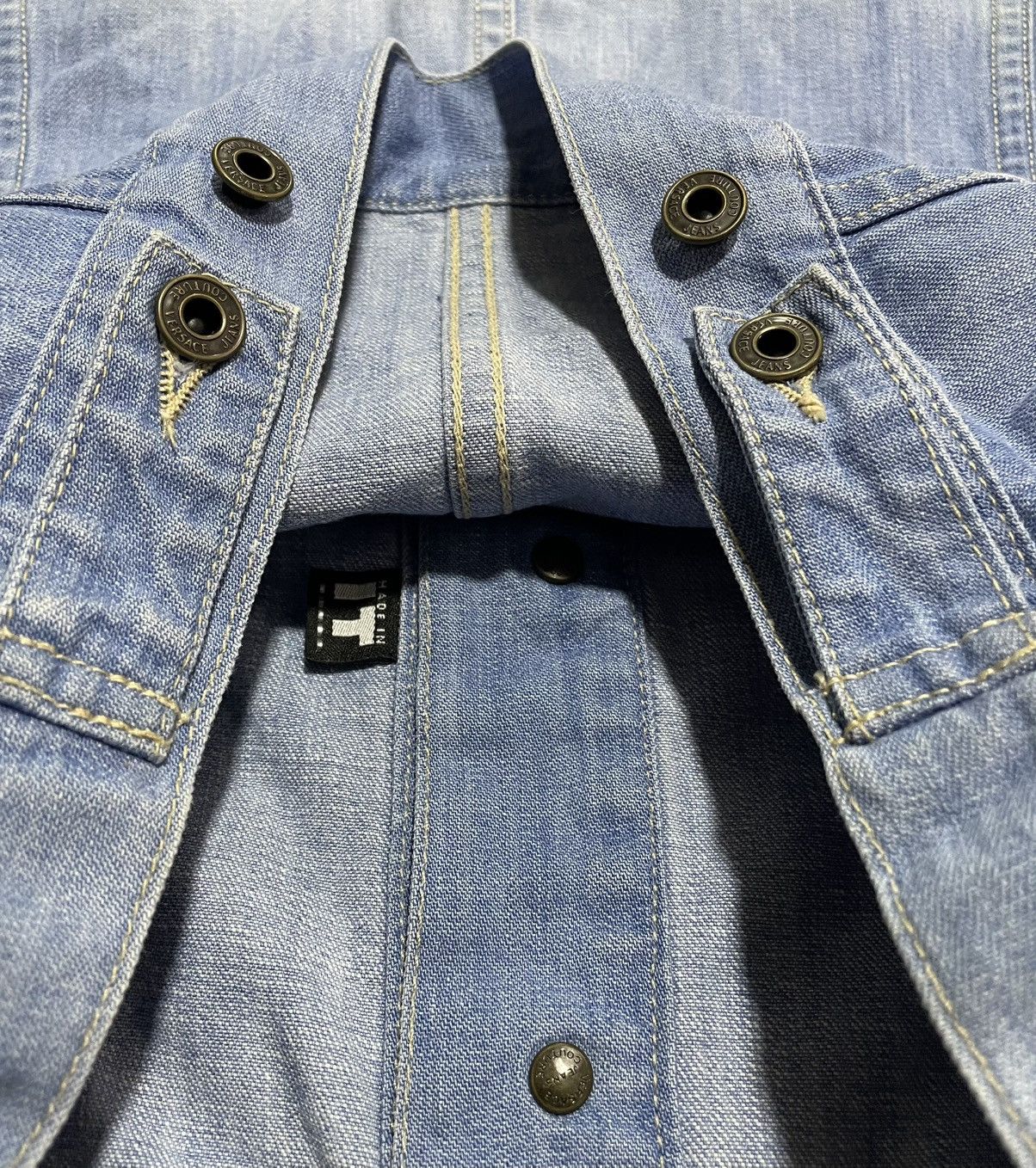 Versace × Versace Jeans Couture × Vintage Patches Trucker Denim Jacket Size XS / US 0-2 / IT 36-38 - 6 Thumbnail
