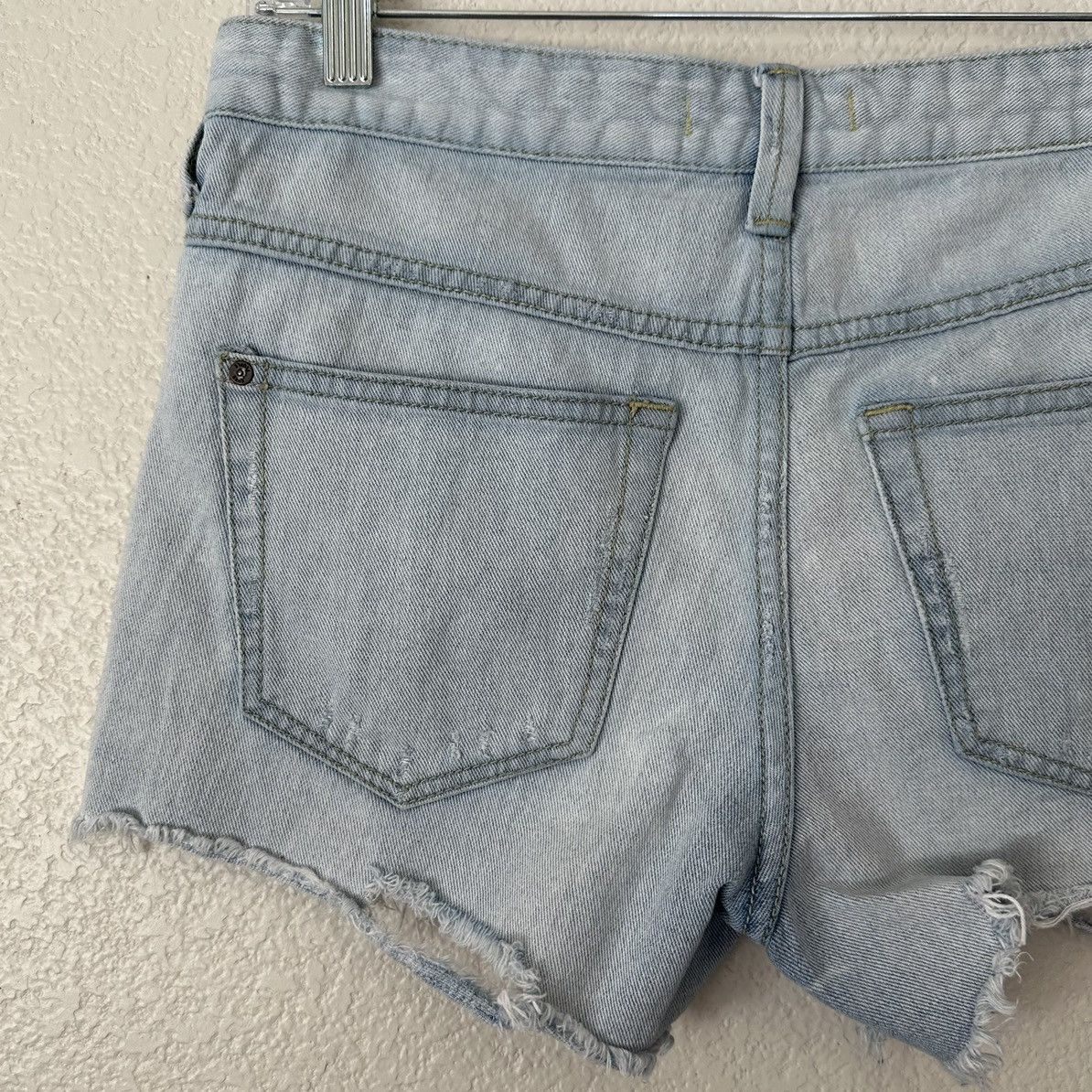 Free People Free People Boho Distressed Zip-Fly Denim Jean Shorts Size 25" / US 0 / IT 36 - 8 Thumbnail