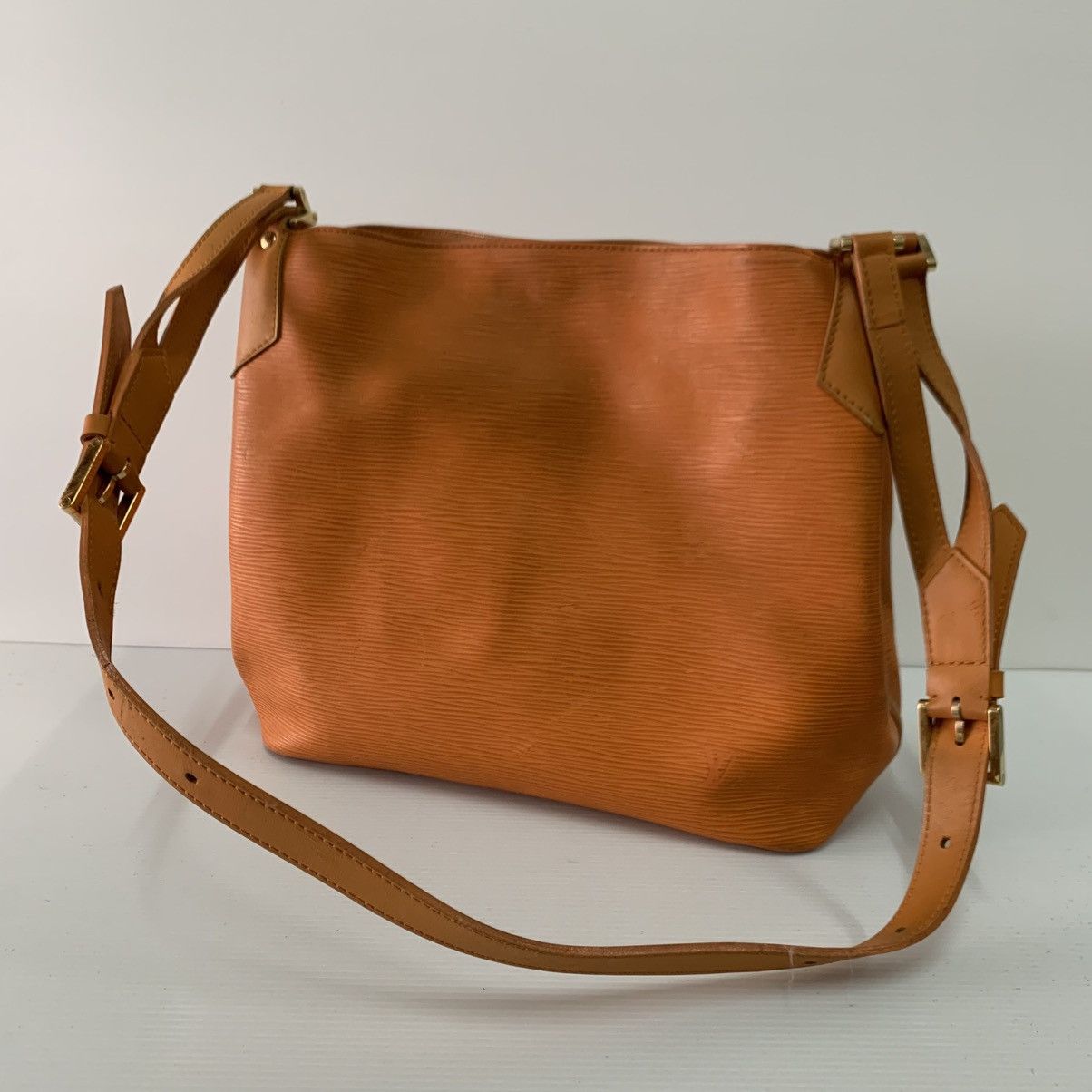Louis Vuitton Louis Vuitton Epi Leather Bucket Bag Size ONE SIZE - 1 Thumbnail