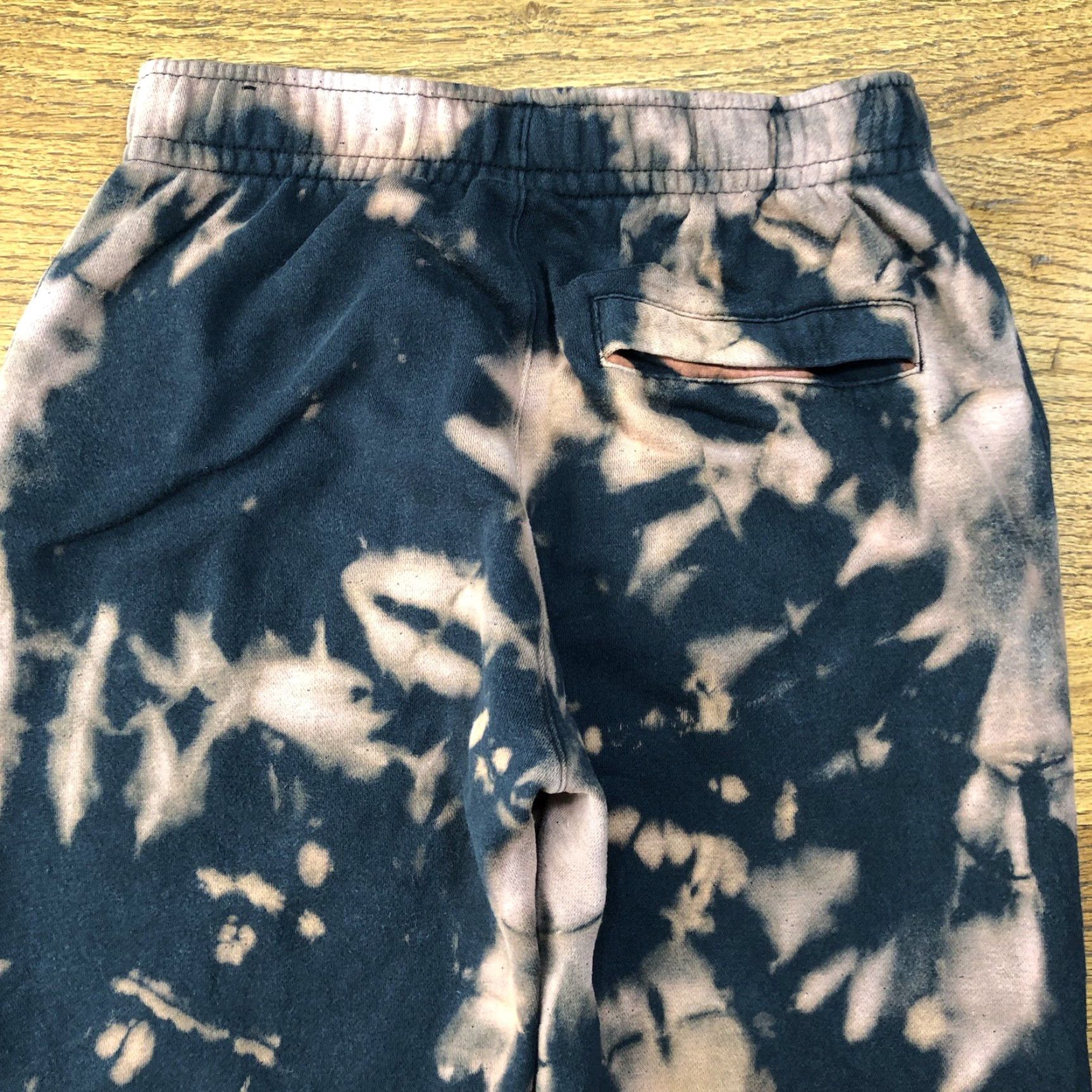 Nike VINTAGE Nike Sweatpants Black Adult XS Tie Dye Drawstring Pockets 90s University Athleisure Logo Size US 27 - 4 Thumbnail