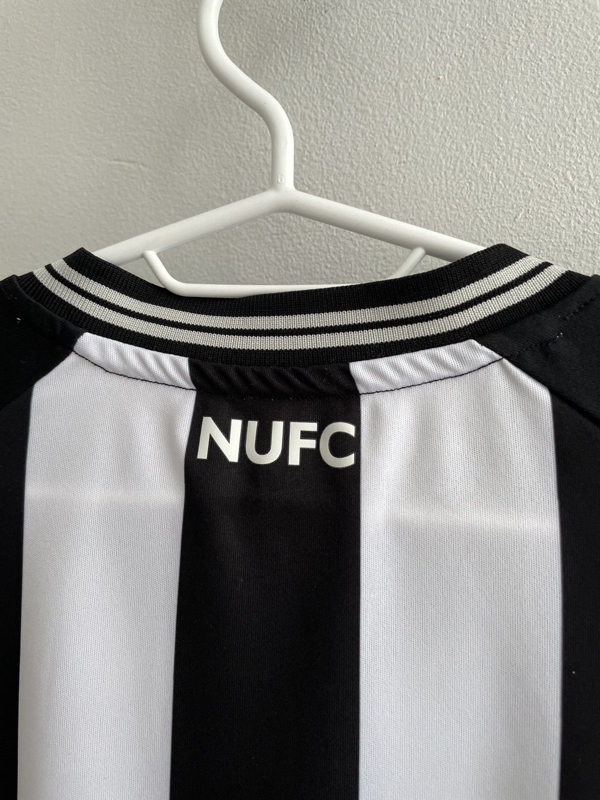 Castore Newcastle United 2023 2024 Home Football Shirt Soccer Jersey Size US L / EU 52-54 / 3 - 17 Thumbnail
