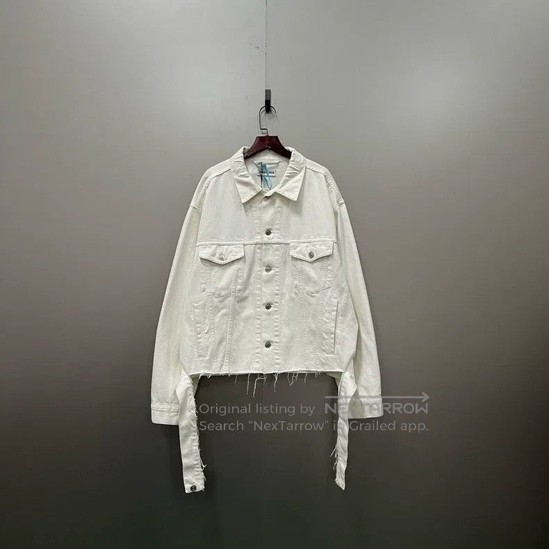Balenciaga Balenciaga White collar embroidered logo denim jacket Size XS / US 0-2 / IT 36-38 - 1 Thumbnail