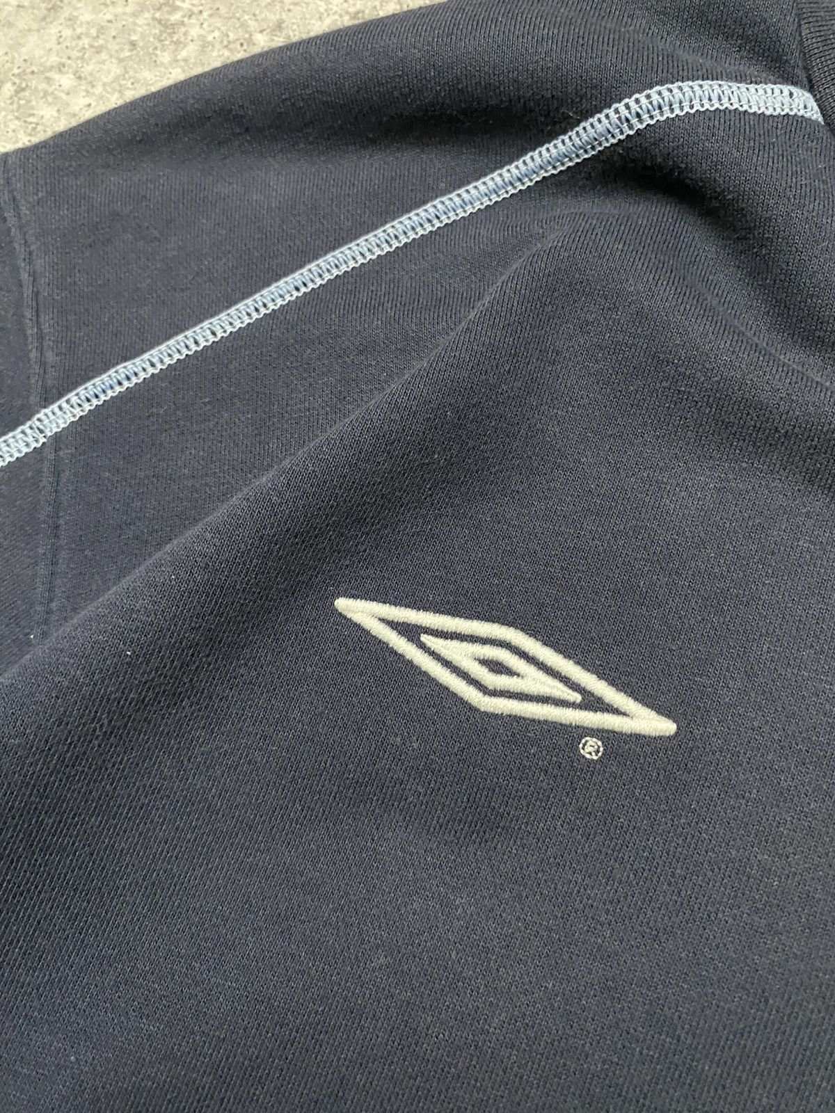 Umbro 🔥UMBRO ENGLAND VINTAGE SOCCER SWEATSHIRT Size US L / EU 52-54 / 3 - 9 Thumbnail