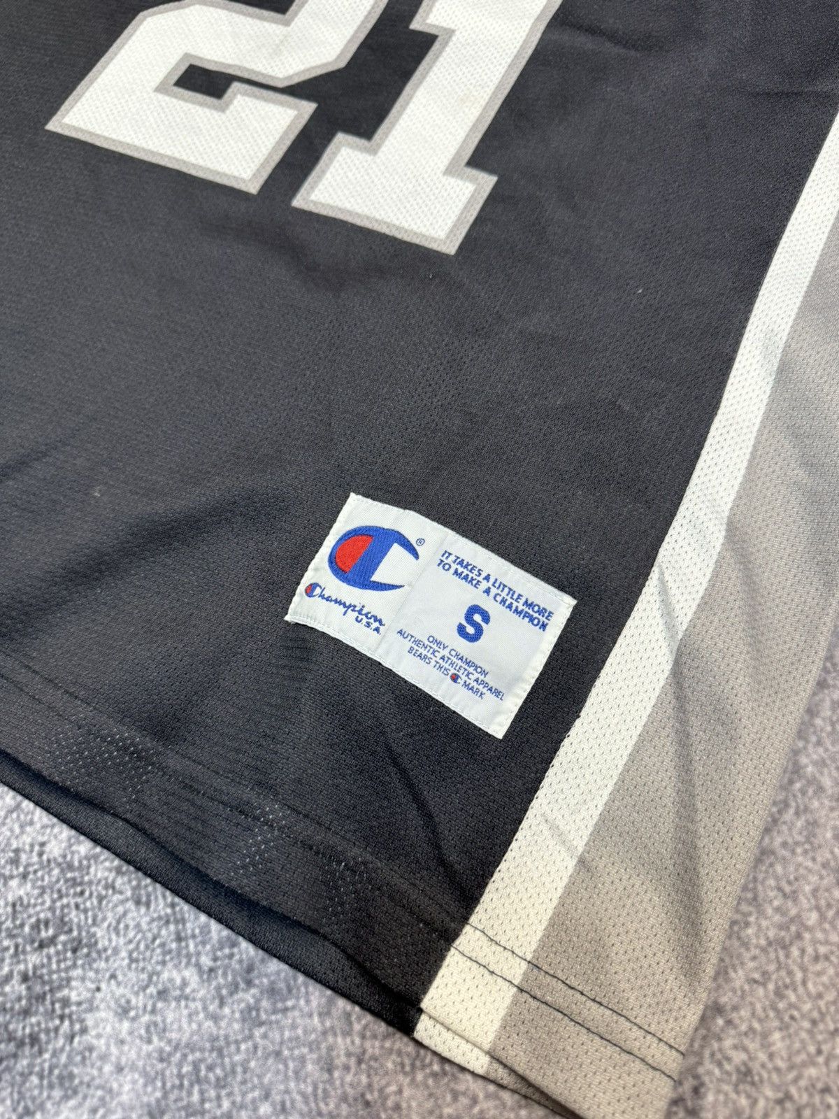 Champion Vintage Champion Spurs Duncan 21 Basketball Jersey Rare USA Size US S / EU 44-46 / 1 - 3 Thumbnail