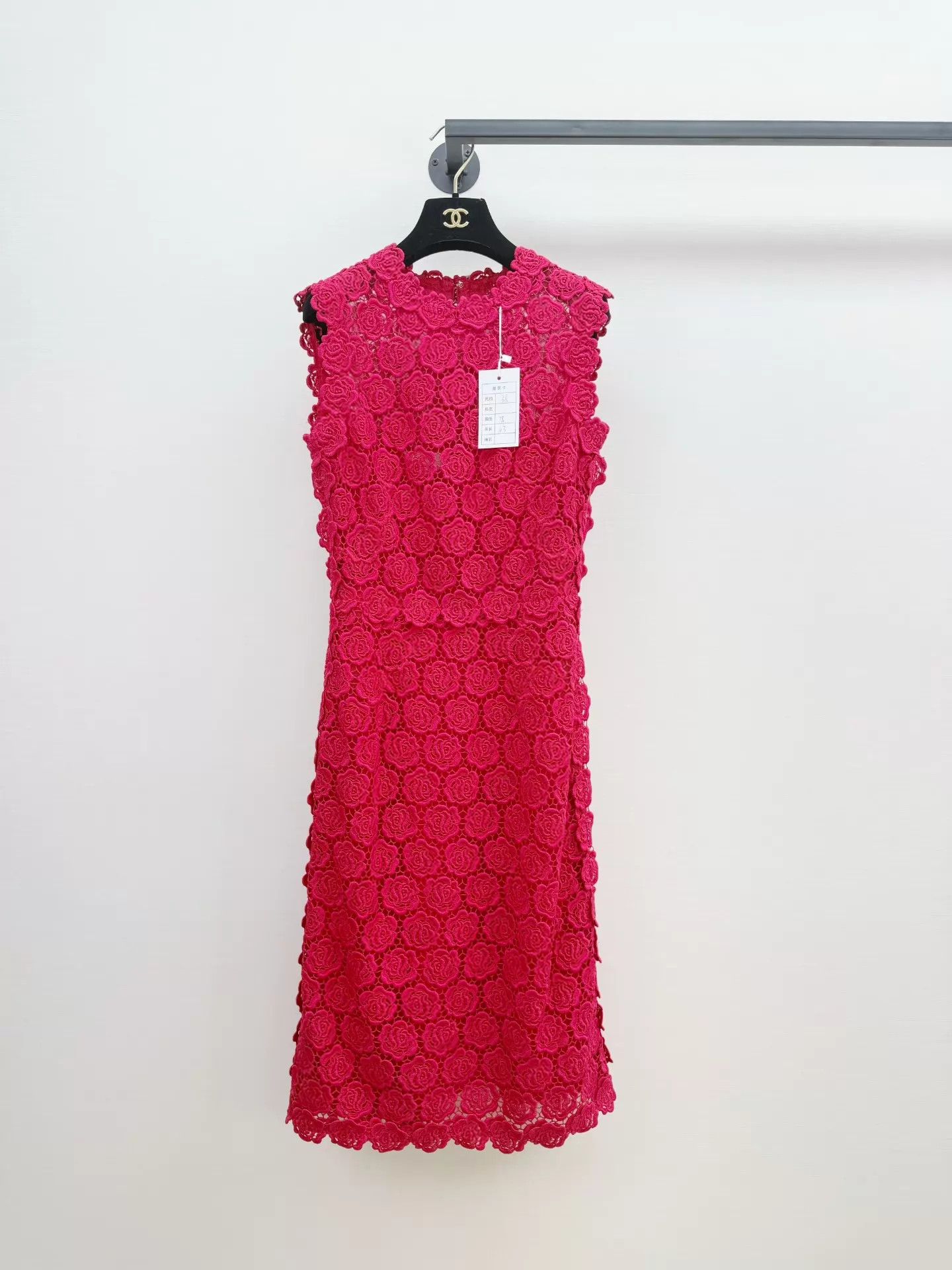 Valentino Valentino Authentic Lace Dress Size 38 Like New Worn 2x Size XS / US 0-2 / IT 36-38 - 1 Thumbnail