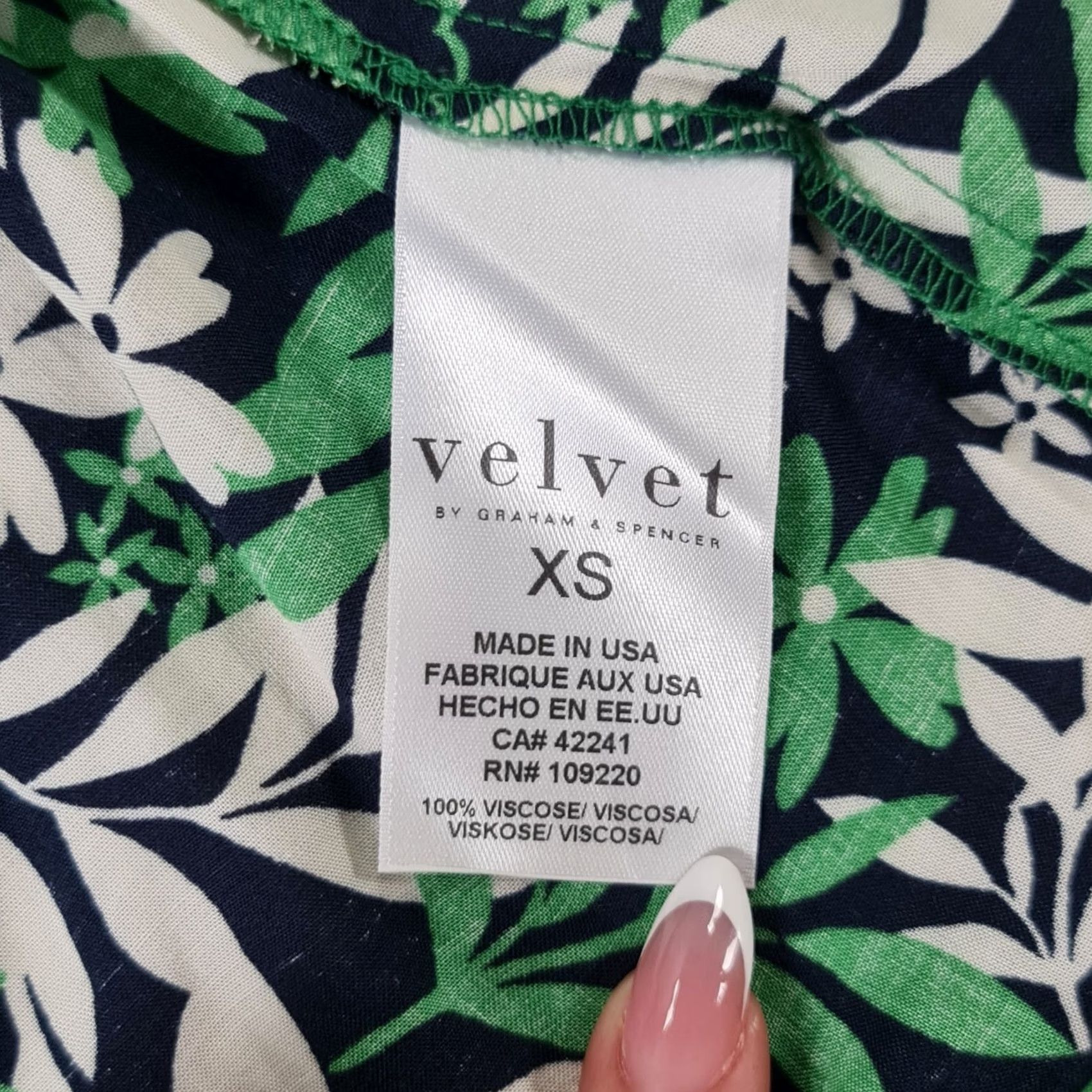 Velvet VINTAGE? No. (Note: Original is not vintage) Velvet by Graham & Spencer Womens Dress Sleeveless V-Neck Floral Midi Challis XS Green Size XS / US 0-2 / IT 36-38 - 7 Thumbnail