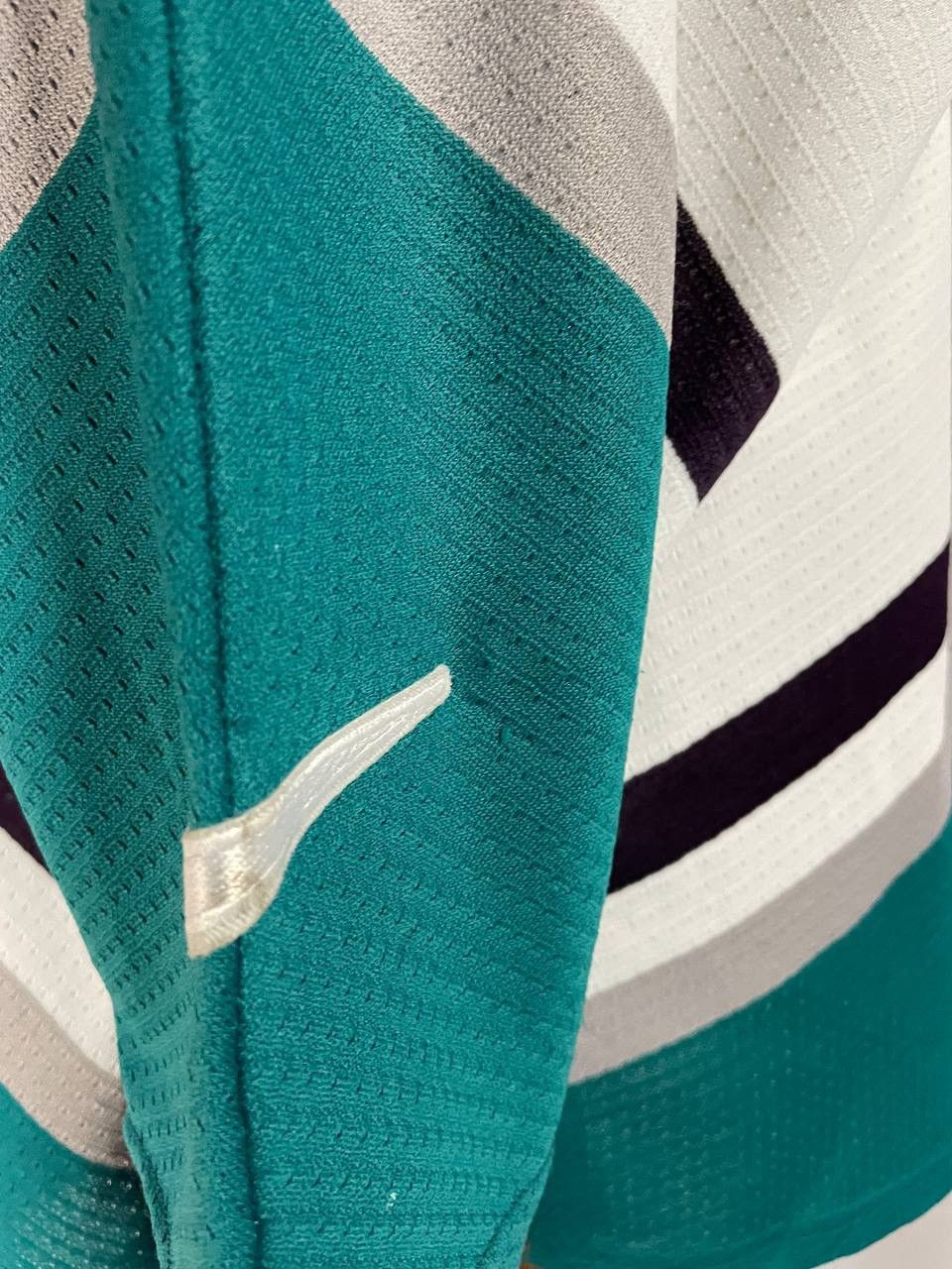 Nike Nike Mighty Ducks NHL Sweatshirt Vintage 1990s Size US M / EU 48-50 / 2 - 13 Thumbnail