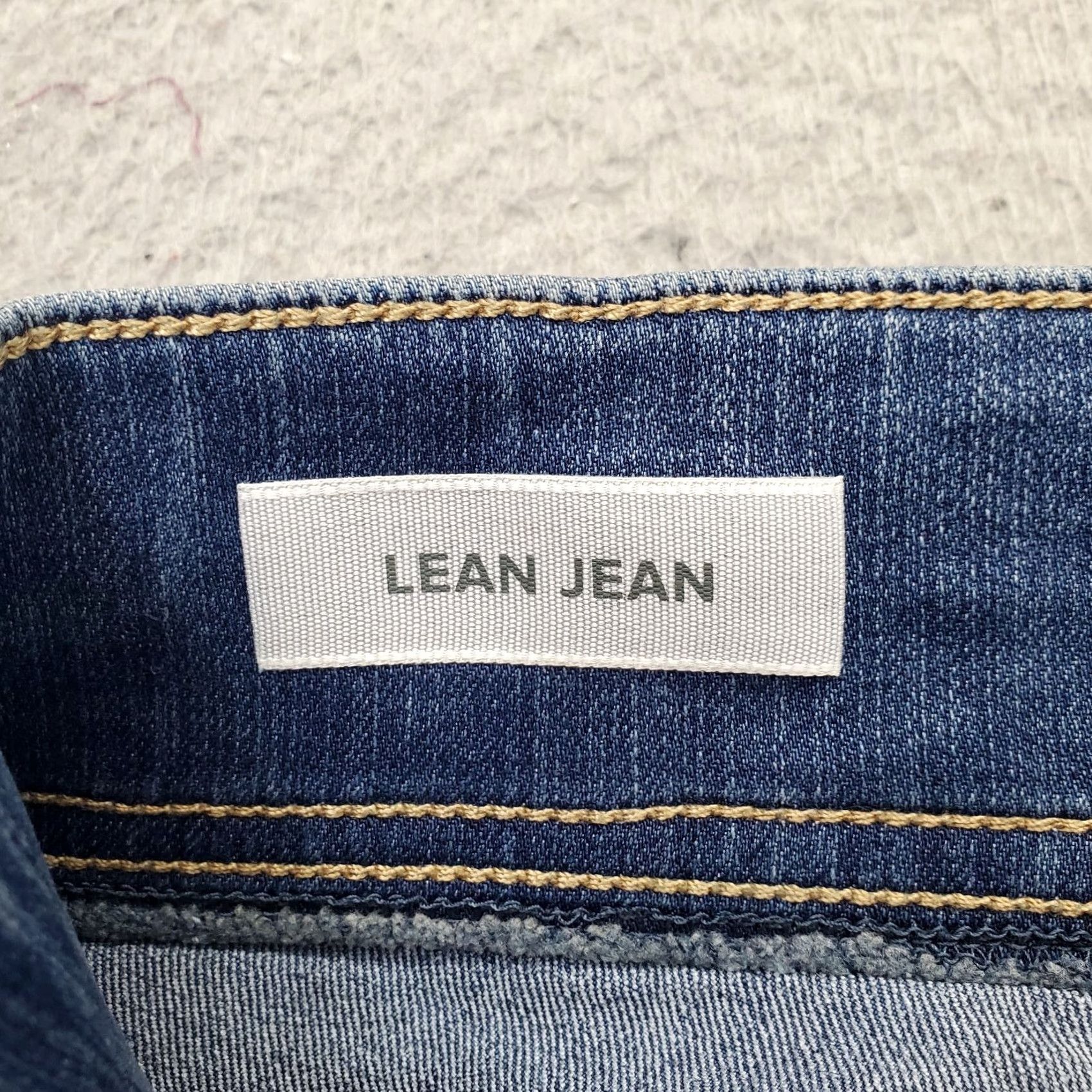 Torrid Torrid Lean Jean Shorts Womens Size 00 Blue Faded Denim Stretchy Flat Front Bermuda Shorts Womens 00 Blue Denim Torrid Men? Size 24" / US 00 / IT 34 - 7 Thumbnail