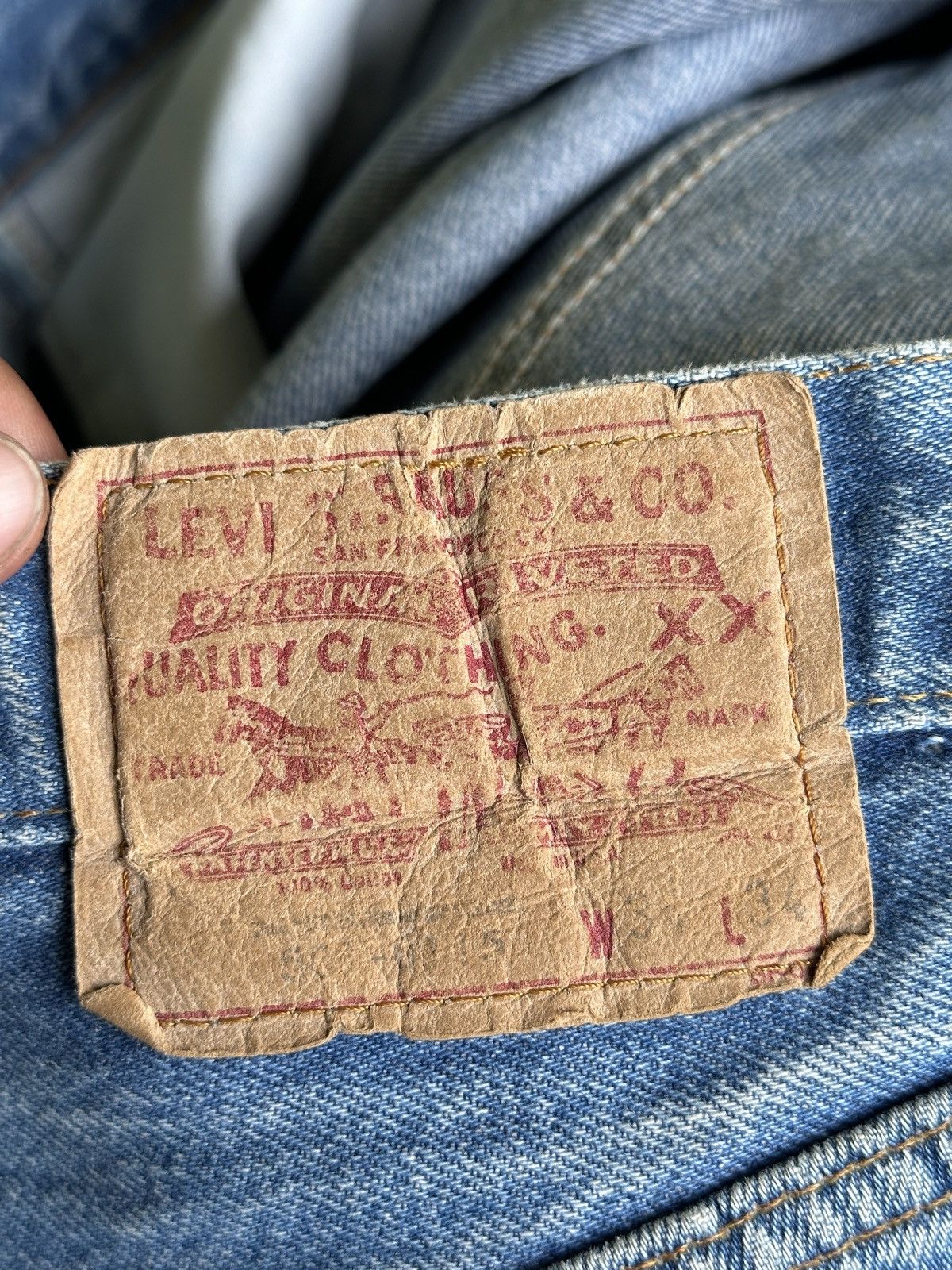 Levi's Distress Vintage Levis 80s Light Wash Black Button 33x44 Size US 33 - 14 Thumbnail