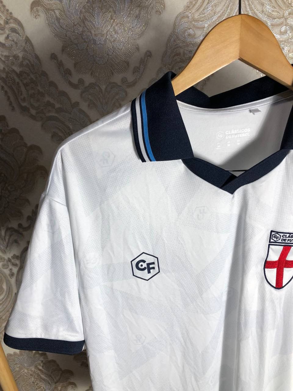 Vintage VERY RARE ENGLAND RETRO CLASSICOS DE FUTEBOL JERSEY Y2K 90s Size US M / EU 48-50 / 2 - 3 Thumbnail