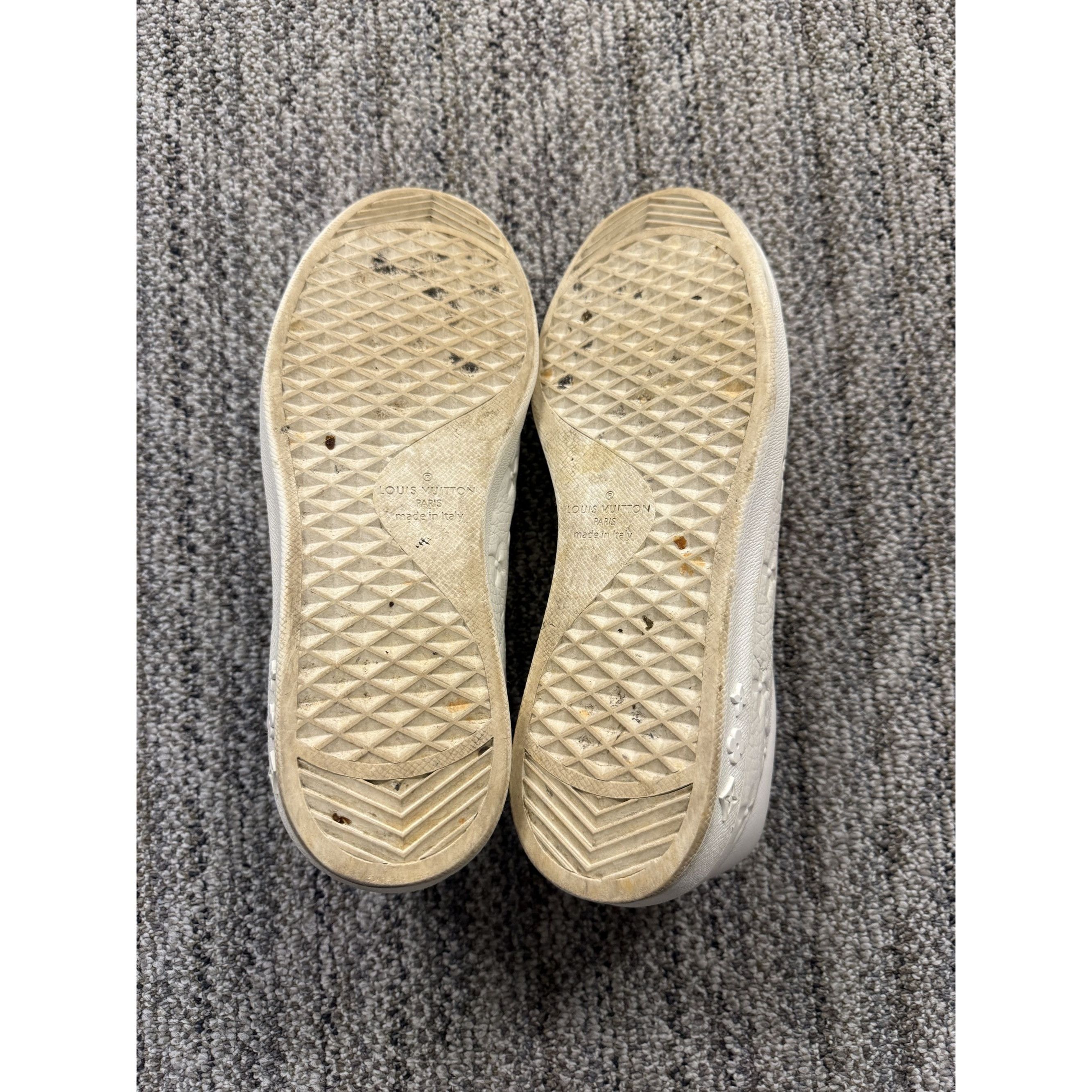 Louis Vuitton Louis Vuitton Womens White Embossed Leather Sneakers Size 8 Size US 8 / EU 41 - 12 Thumbnail