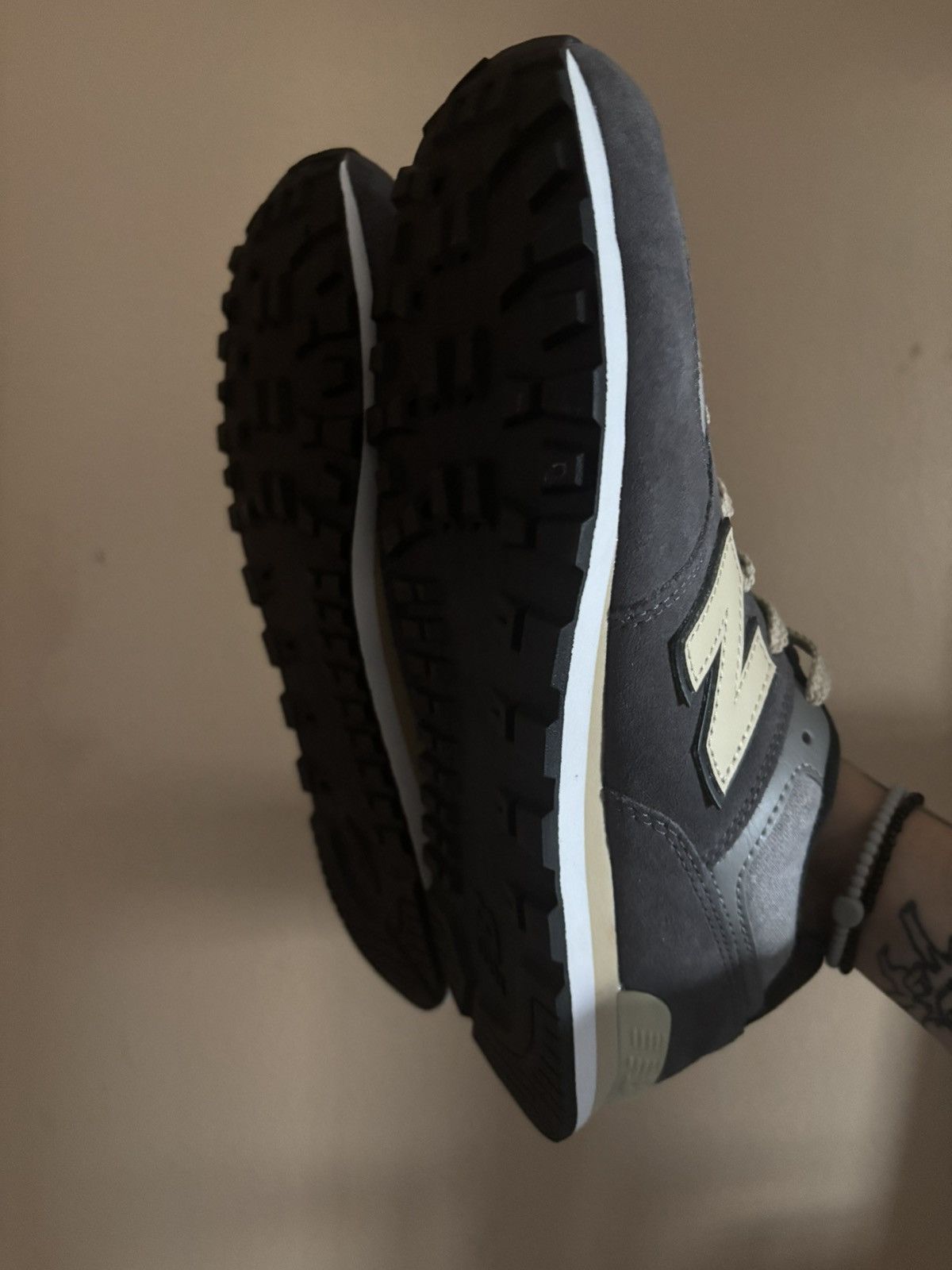 New Balance New Balance 574 Big Kid 'Grey Day 2024 - Magnet' Size US 7 / EU 40 - 5 Thumbnail