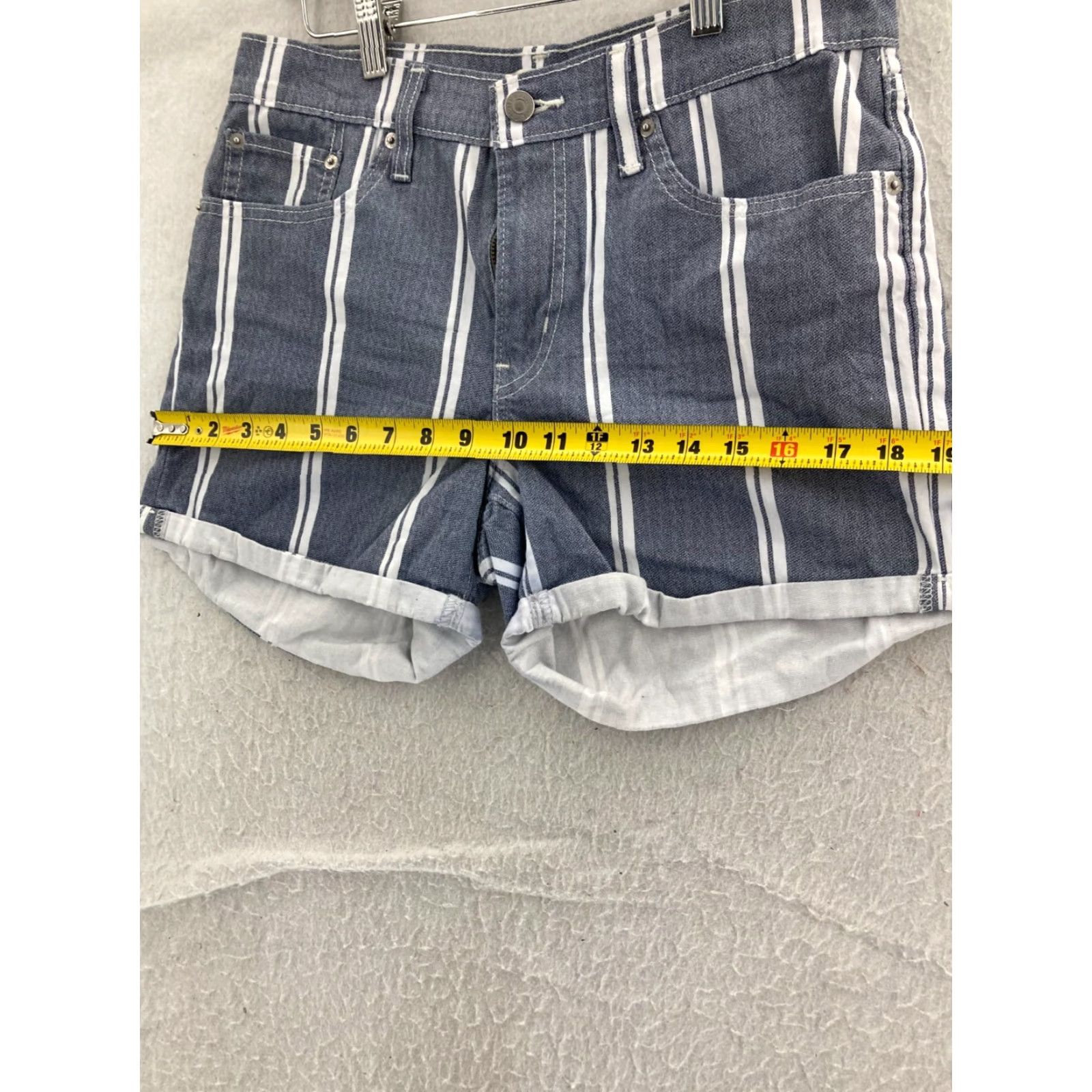 Levi's LEVI'S ShortS Womens 30 Mid-Length Slim Striped Denim Casual 9.5" Inseam Multicolor 90s Sailor Womens Size 30" / US 8 / IT 44 - 3 Thumbnail