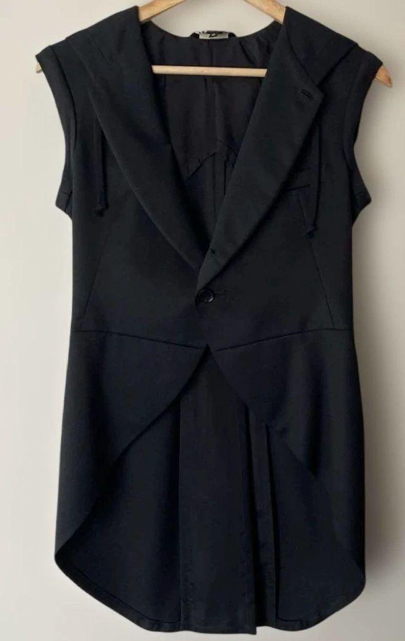 Comme des Garcons Comme Des Garcons Hooded dovetail sleeveless jacket Size S / US 4 / IT 40 - 1 Thumbnail