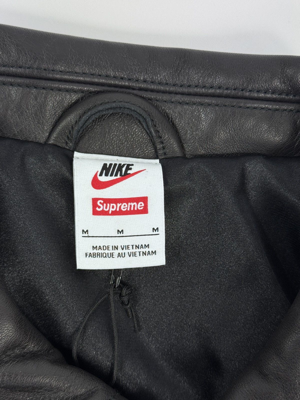 Nike × Supreme LOGO EMBROIDERED BUTTON DOWN JACKET Size US M / EU 48-50 / 2 - 5 Thumbnail