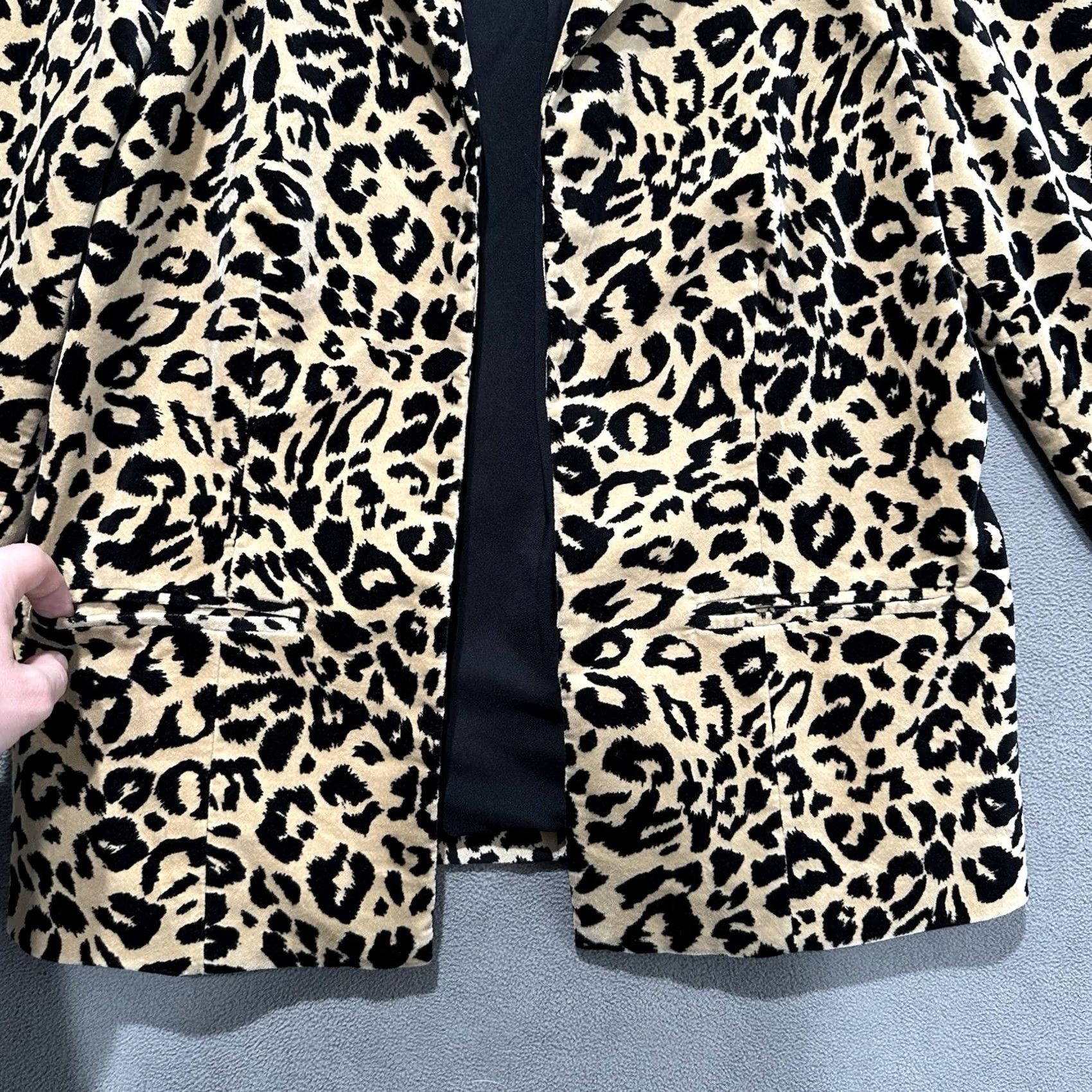Vintage Chico's Blazer Womens Size 0 Beige Leopard Print Lined Velveteen Open Front EUC Jacket Size XS / US 0-2 / IT 36-38 - 3 Thumbnail