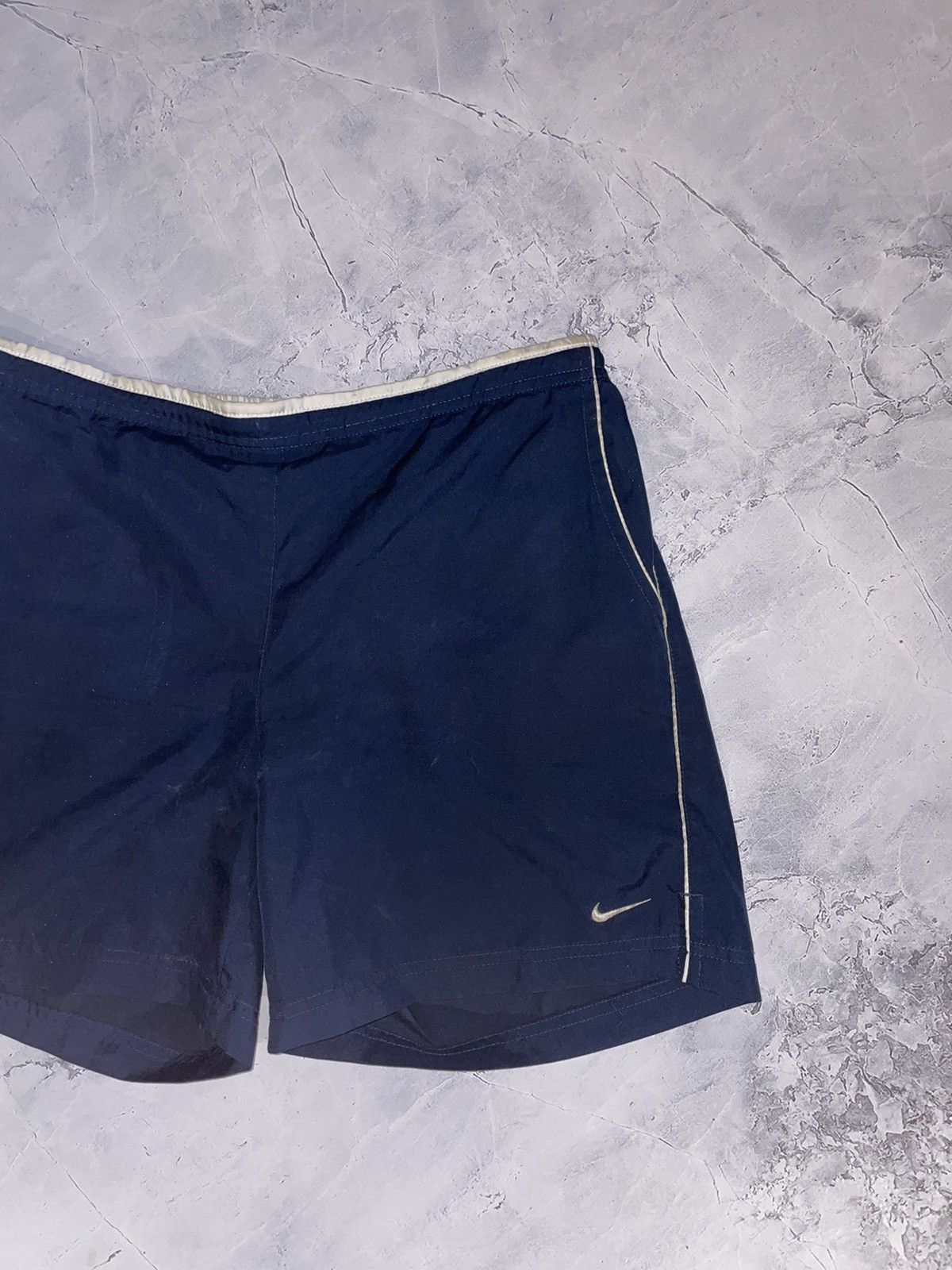 Vintage Vintage 90s Nylon Nike Shorts Size US 32 / EU 48 - 3 Thumbnail