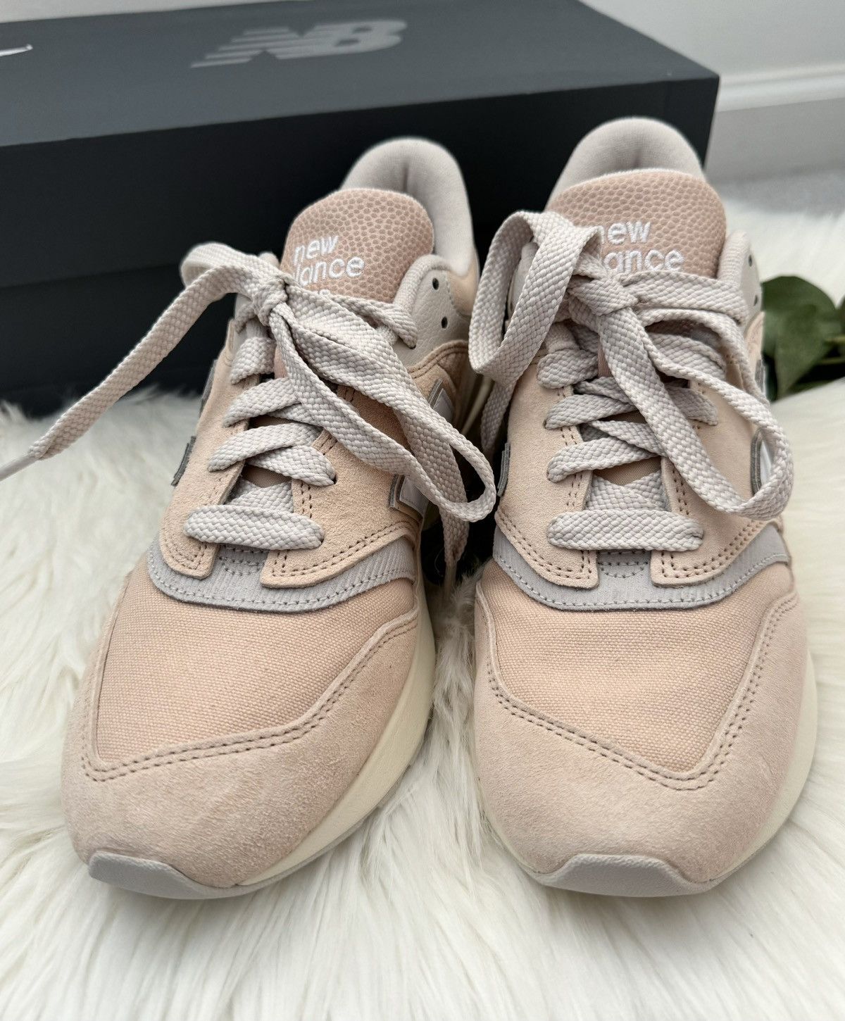 New Balance New Balance 997R Sneakers in Light Peach, Size 9.4 Size US 9.5 / IT 39.5 - 3 Thumbnail