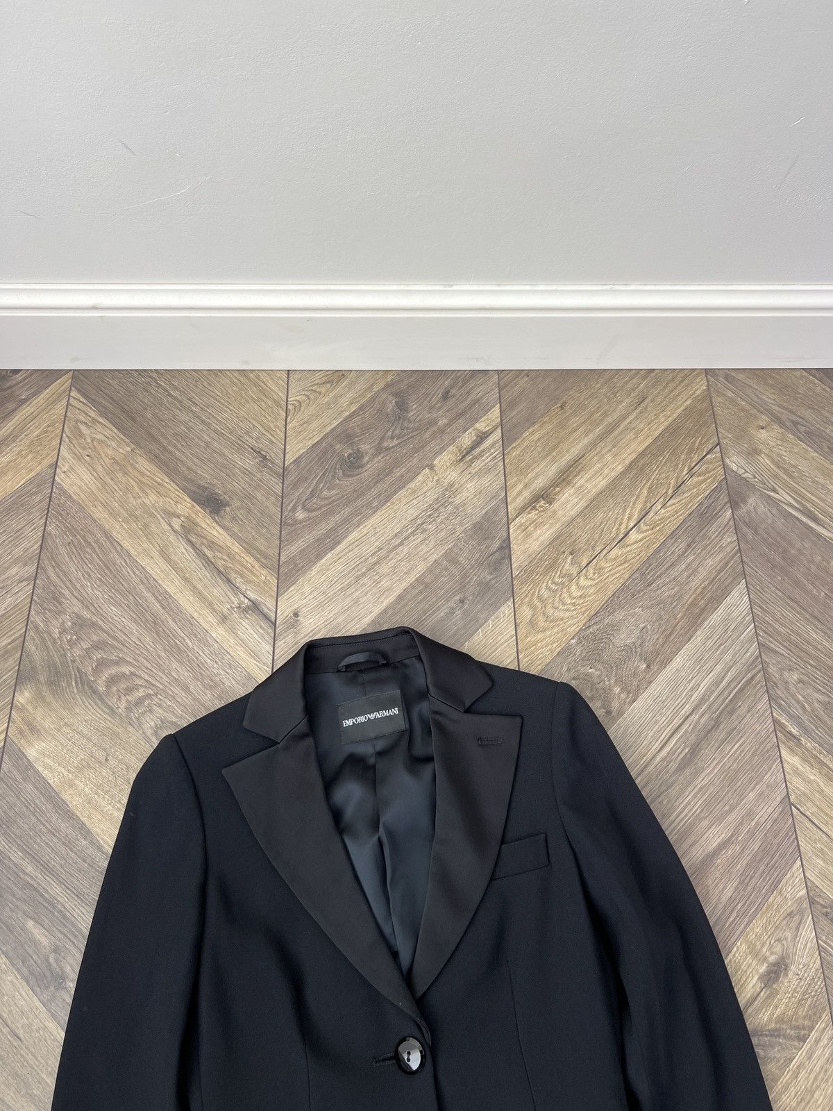 Emporio Armani Vintage Emporio Armani Women’s Black Cropped Tuxedo Blazer Size XS / US 0-2 / IT 36-38 - 5 Thumbnail
