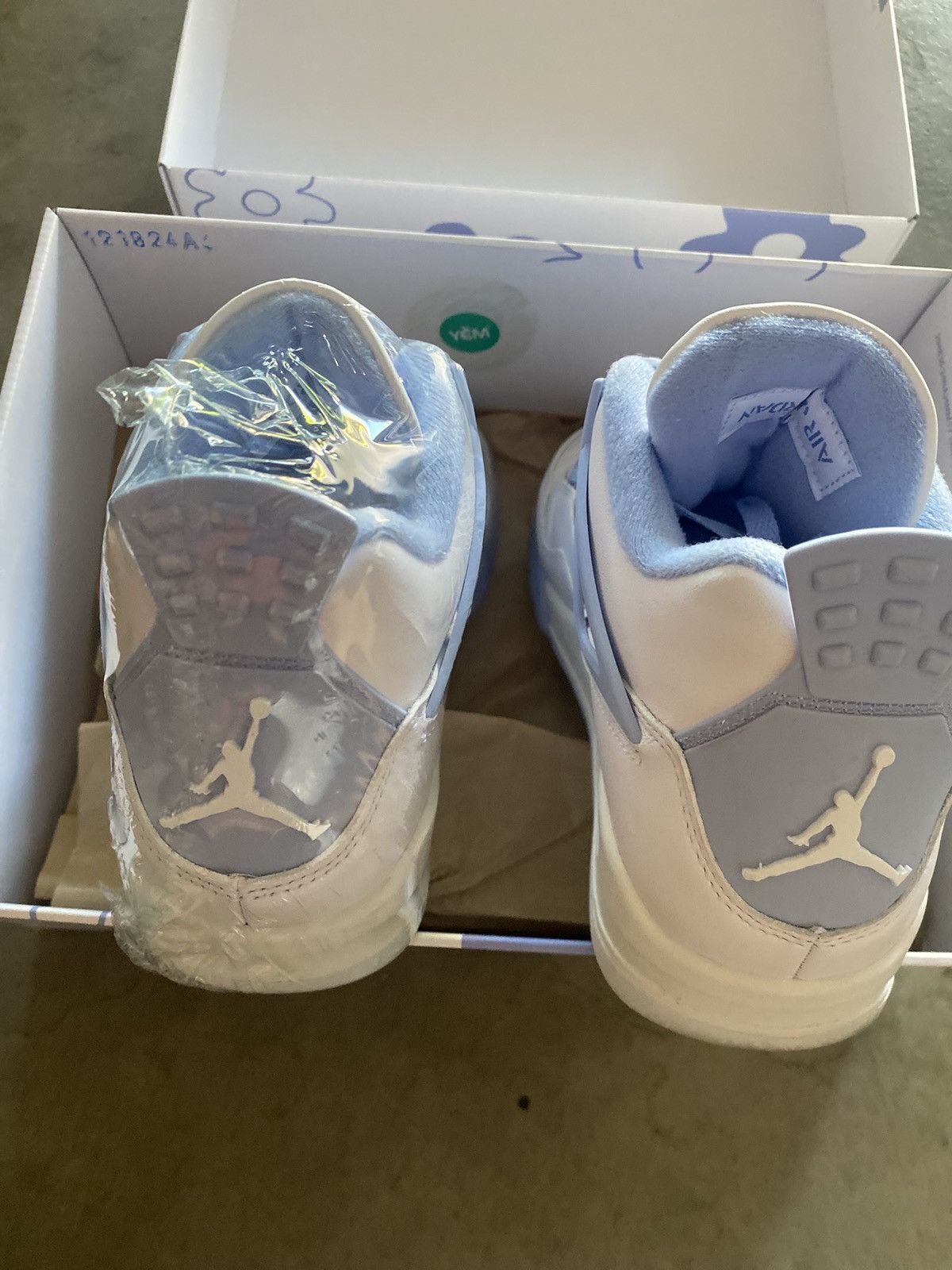 Jordan Brand 8W Jordan 4 Forget Me Not Size US 8 / EU 41 - 2 Thumbnail