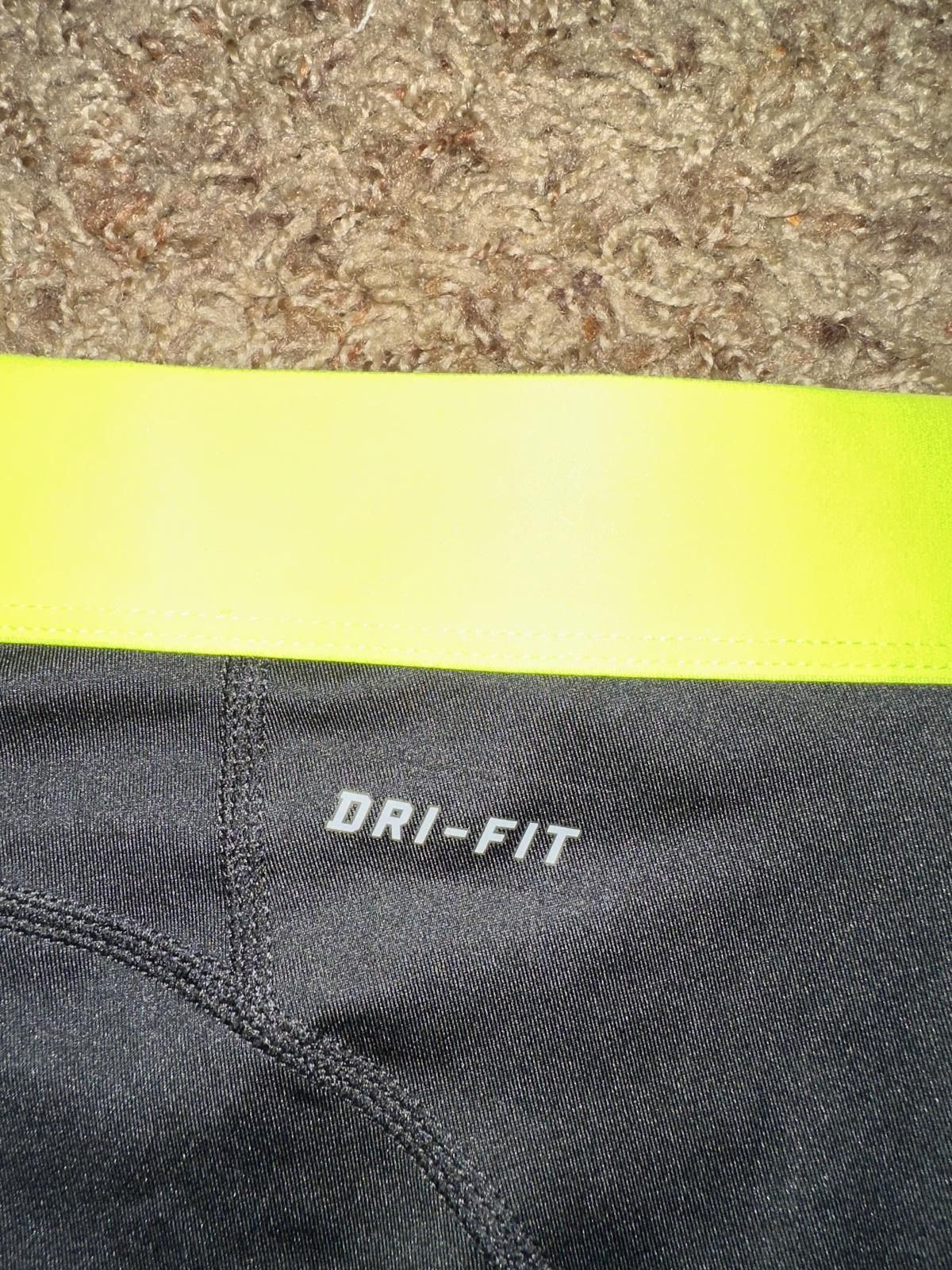 Nike Nike Women's Dri-Fit Pro 3 Big Dot Training Shorts Size 28" / US 6 / IT 42 - 7 Thumbnail