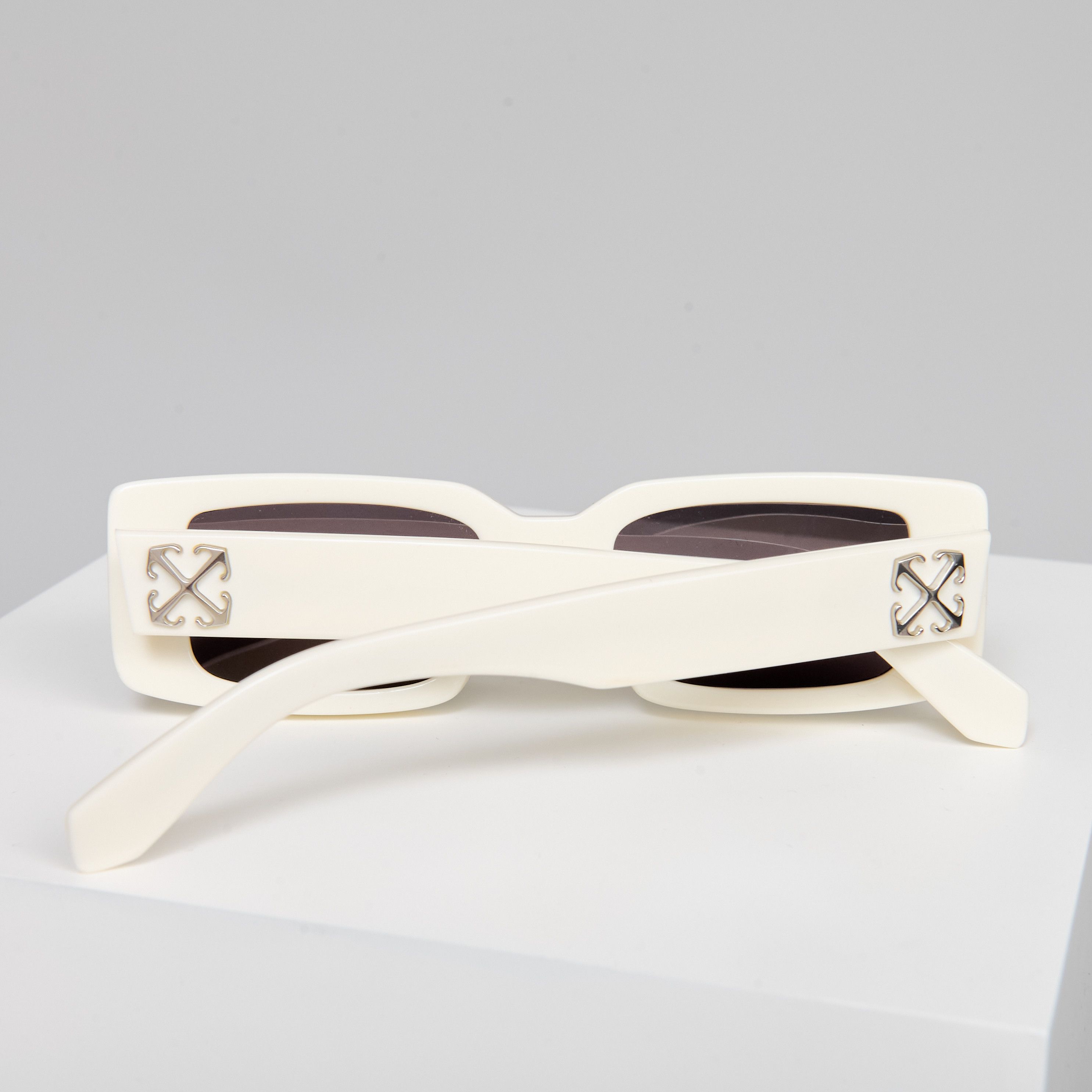 Off-White OFF WHITE ARTHUR WHITE DARK GREY SUNGLASSES Size ONE SIZE - 9 Thumbnail