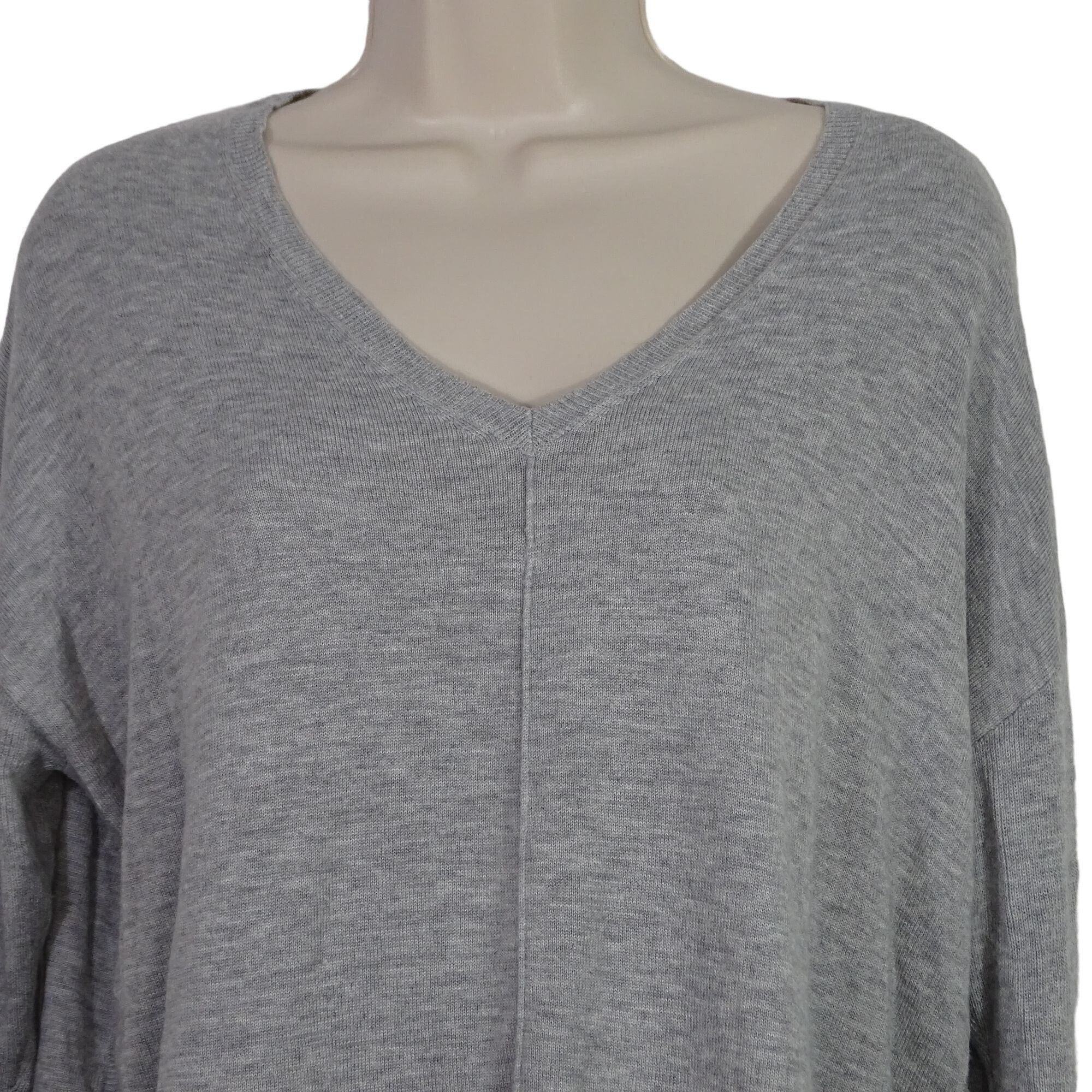 Other Trouve Grey VNeck Pullover Knit Sweater Women Size XS Size XS / US 0-2 / IT 36-38 - 2 Thumbnail