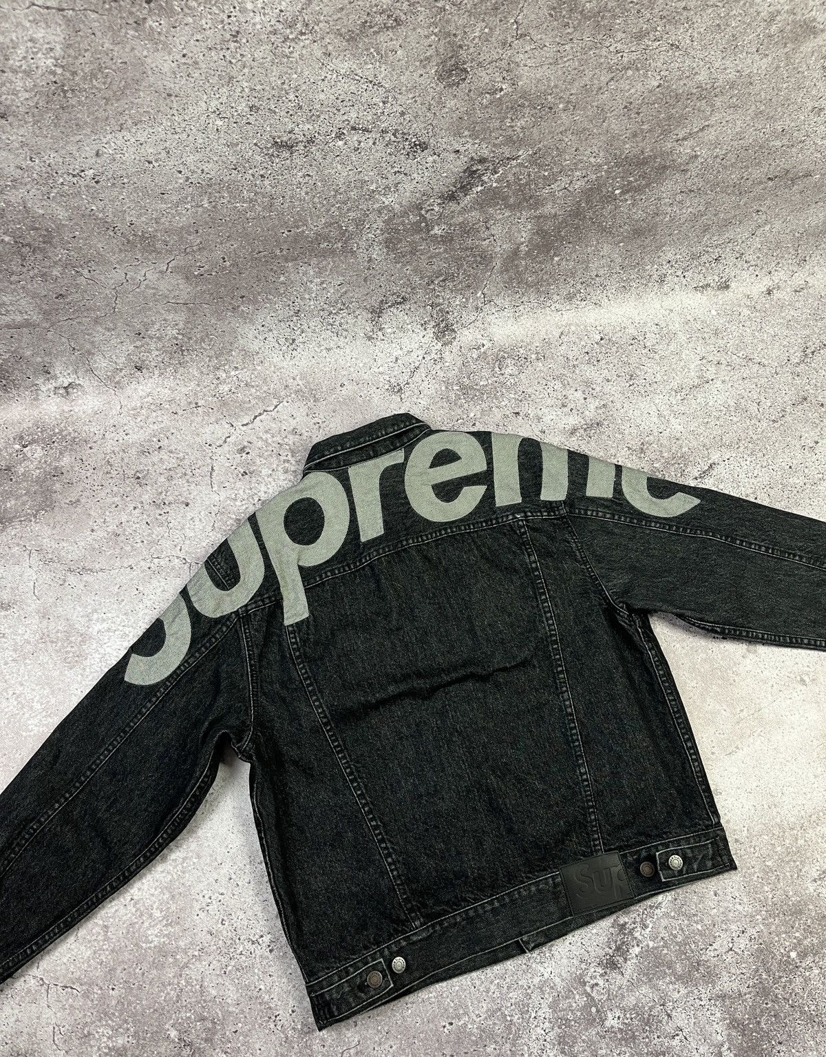 Supreme Supreme Inset Logo Denim Trucker Jacket 'Black' Size US M / EU 48-50 / 2 - 5 Thumbnail