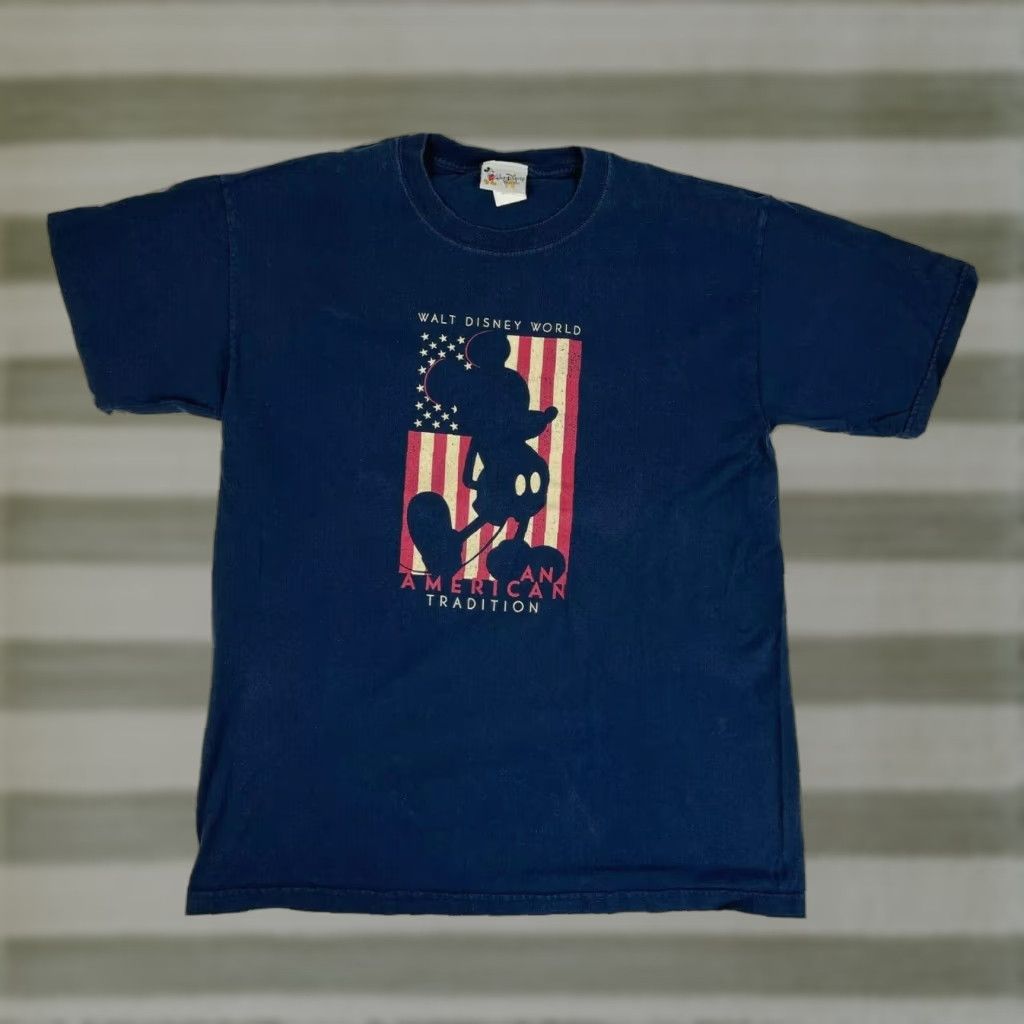 Disney VINTAGE Walt Disney World An American Tradition Unisex Adult T-Shirt Navy Blue L Mens Shirts Mickey Mouse Crew Neck Short Sleeve Cotton Size US L / EU 52-54 / 3 - 1 Thumbnail
