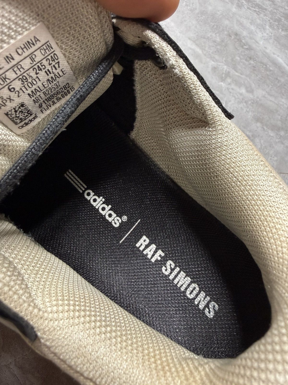 Adidas × Raf Simons Adidas x Raf simons Ozweego 3 Size US 6.5 / EU 39-40 - 9 Thumbnail