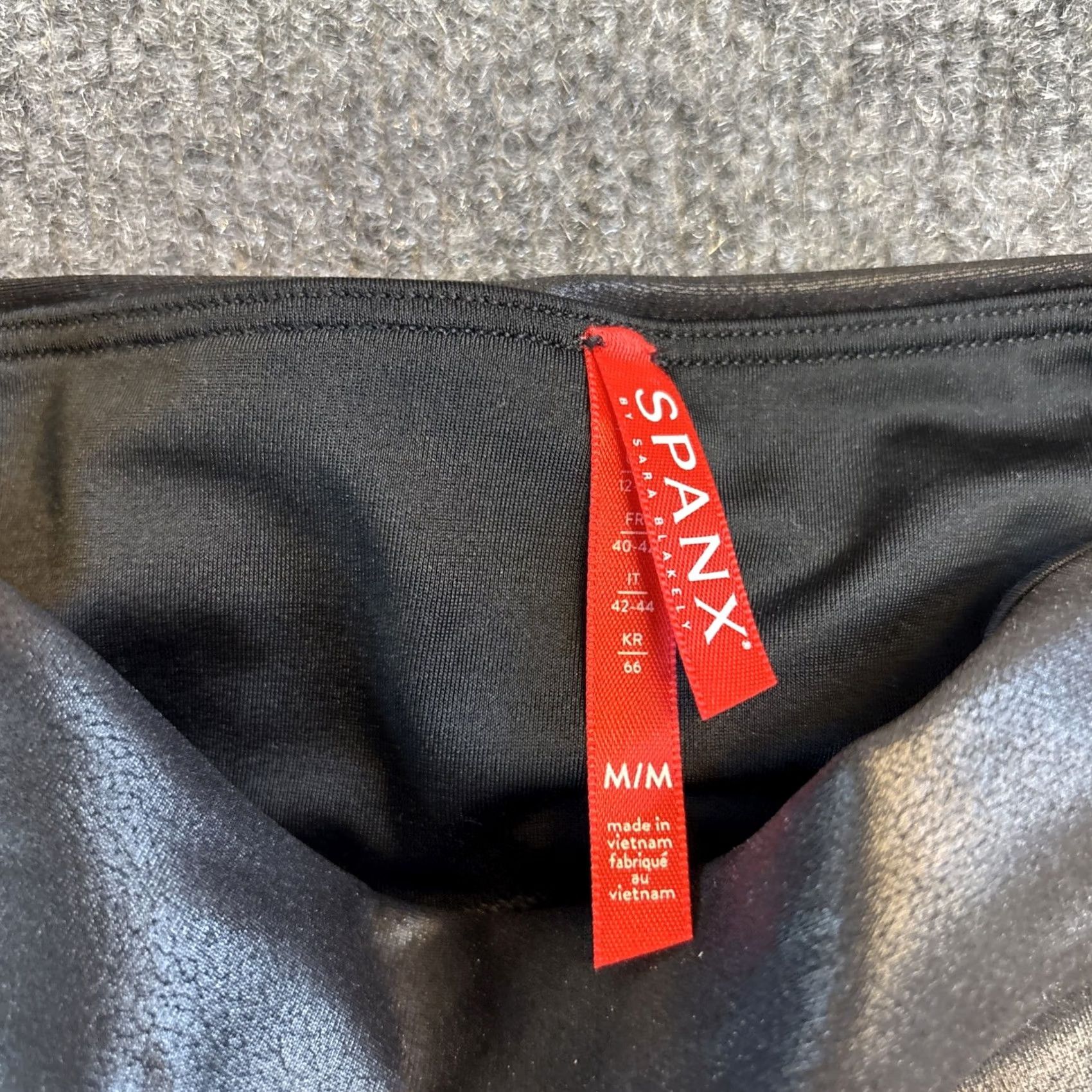 Spanx Spanx Faux Leather Moto Leggings Size Medium Black Stretch Ribbed Cool Womens Leggings M Black Slimming Shaping Ankle 28in Vintage No Brand Spanx Size 32" / US 10 / IT 46 - 2 Thumbnail