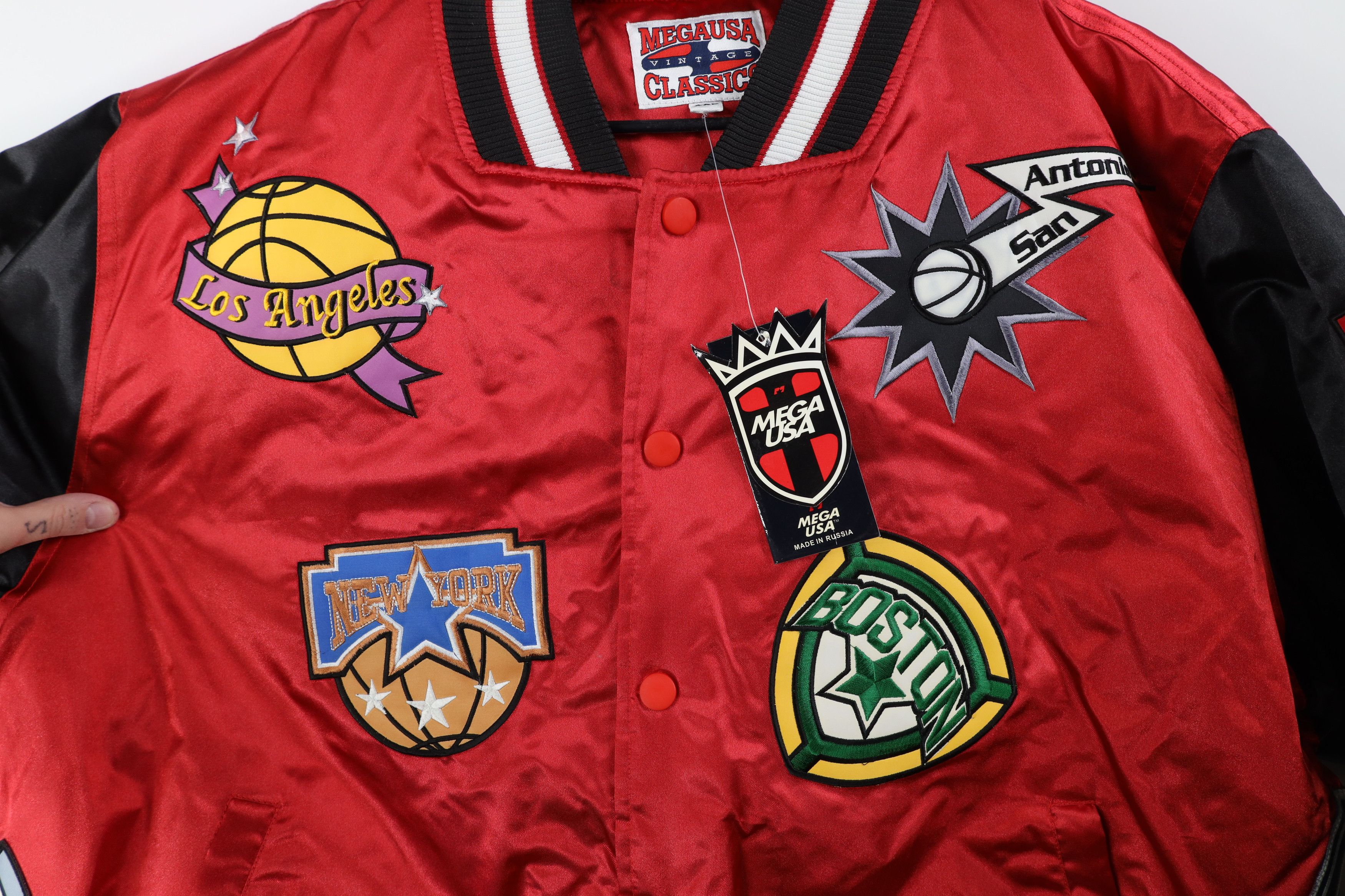 Vintage Deadstock Vintage 90s Quilted Satin Bomber Jacket Red Size US XXL / EU 58 / 5 - 6 Thumbnail