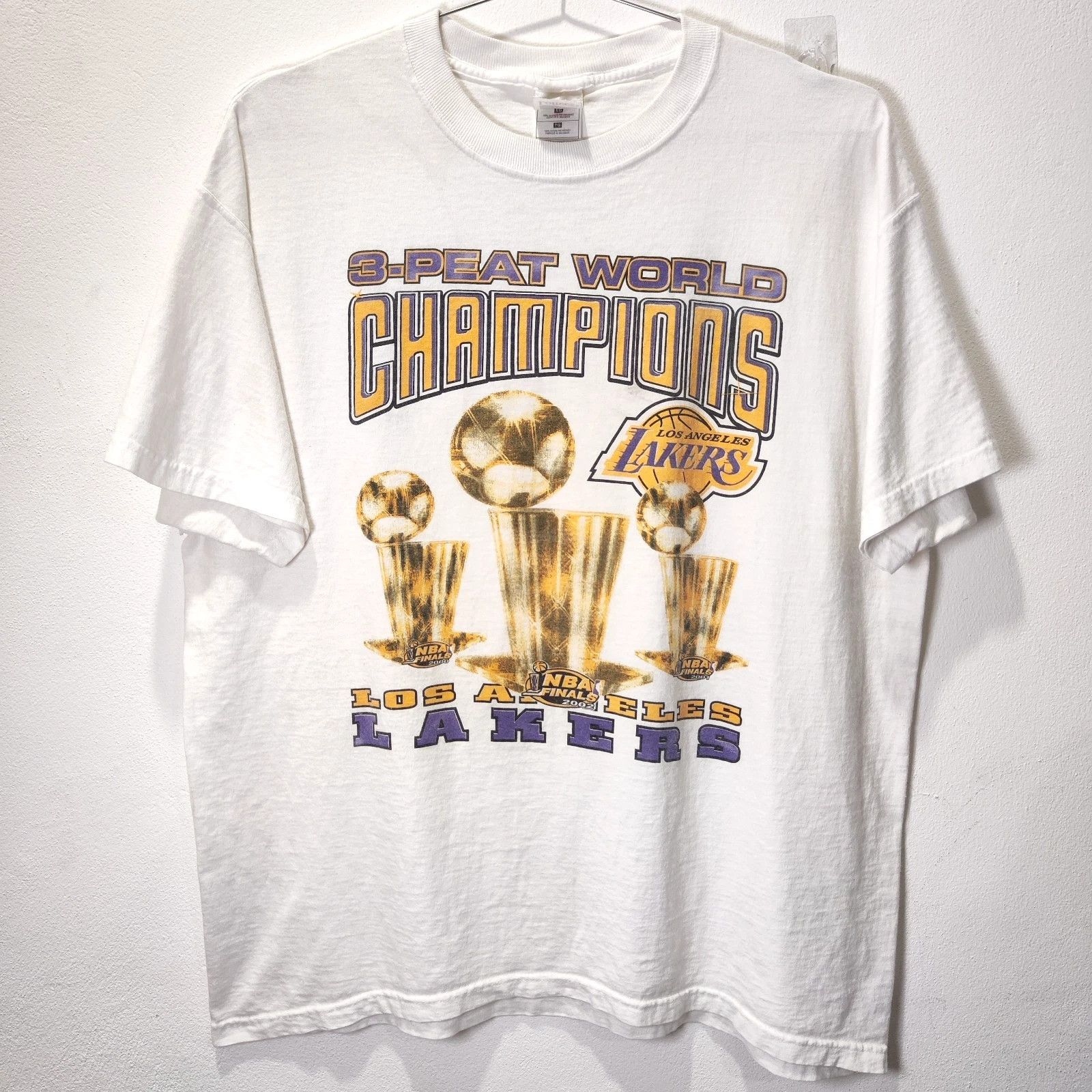 Vintage Vintage 90s NBL T shirt Los Angeles Lakers Trophies White XL Size US XL / EU 56 / 4 - 1 Thumbnail