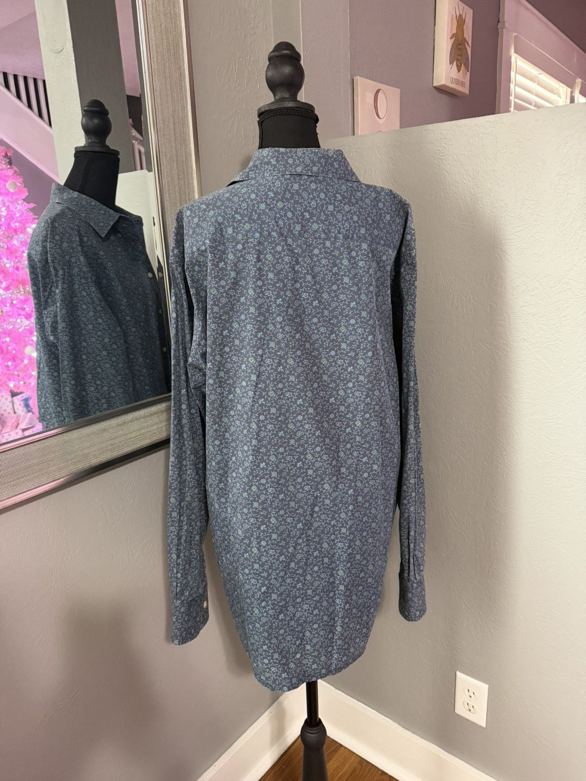 Robert Graham Robert Graham Blue Floral Button Down Shirt Size XL Size US XL / EU 56 / 4 - 2 Thumbnail