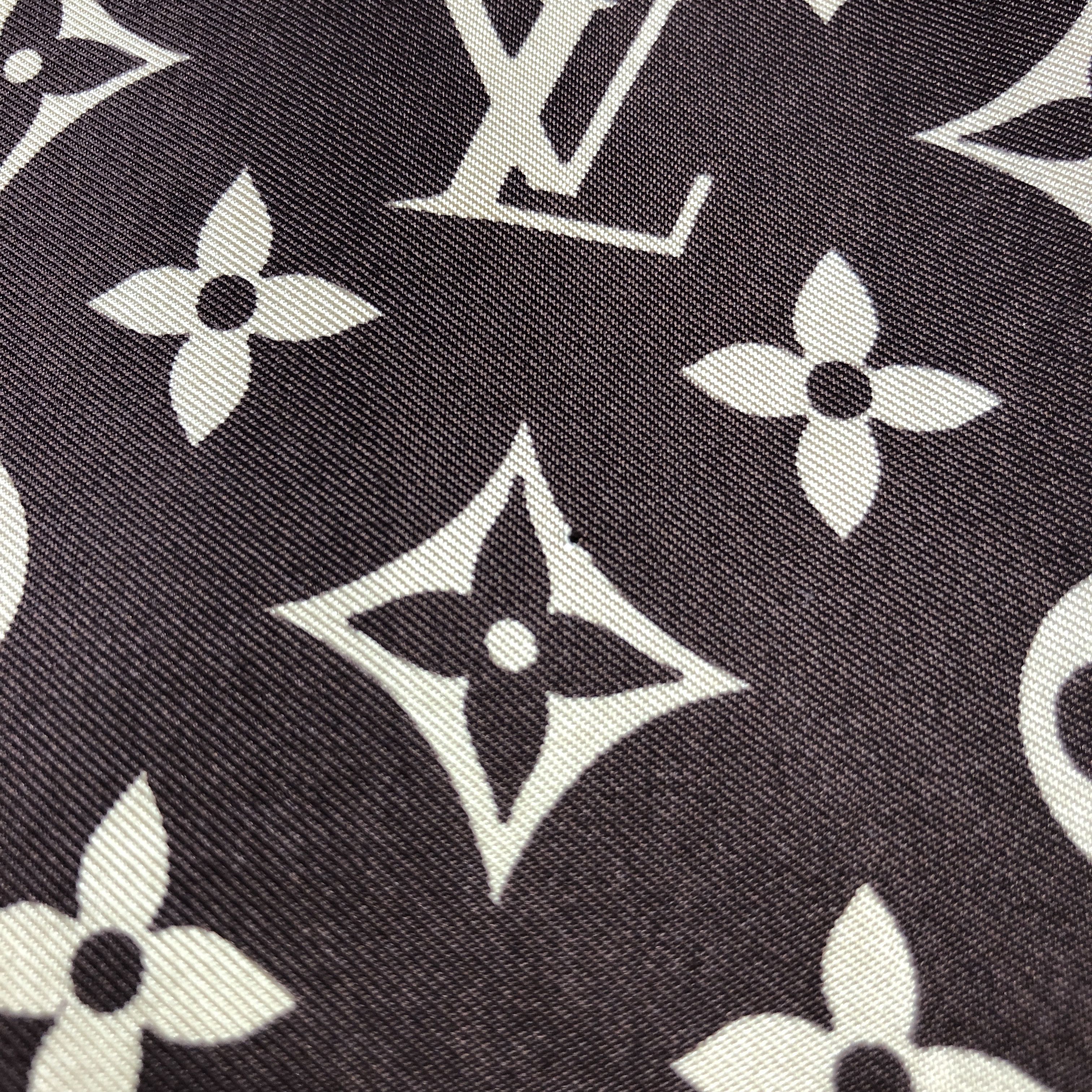 Vintage Louis Vuitton Monogram Silk Scarf Brown Beige M1403 Size ONE SIZE - 16 Thumbnail