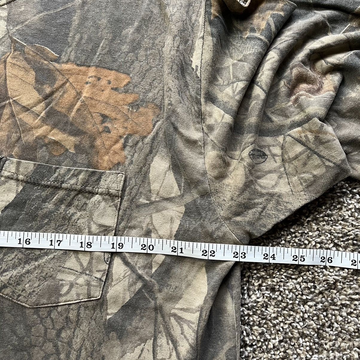 Carhartt × Realtree × Vintage Vintage 90s Realtree Camo 2 Tone Pocket Tee Shirt Large Size US L / EU 52-54 / 3 - 3 Thumbnail