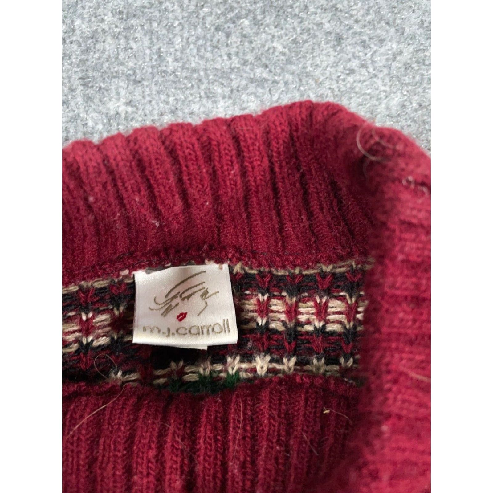 Vintage VINTAGE Women's Small Red Fair Isle Pattern Mock Neck Sweater Chunky Knit Pullover Fall Winter Geometric US Size S / US 4 / IT 40 - 3 Thumbnail
