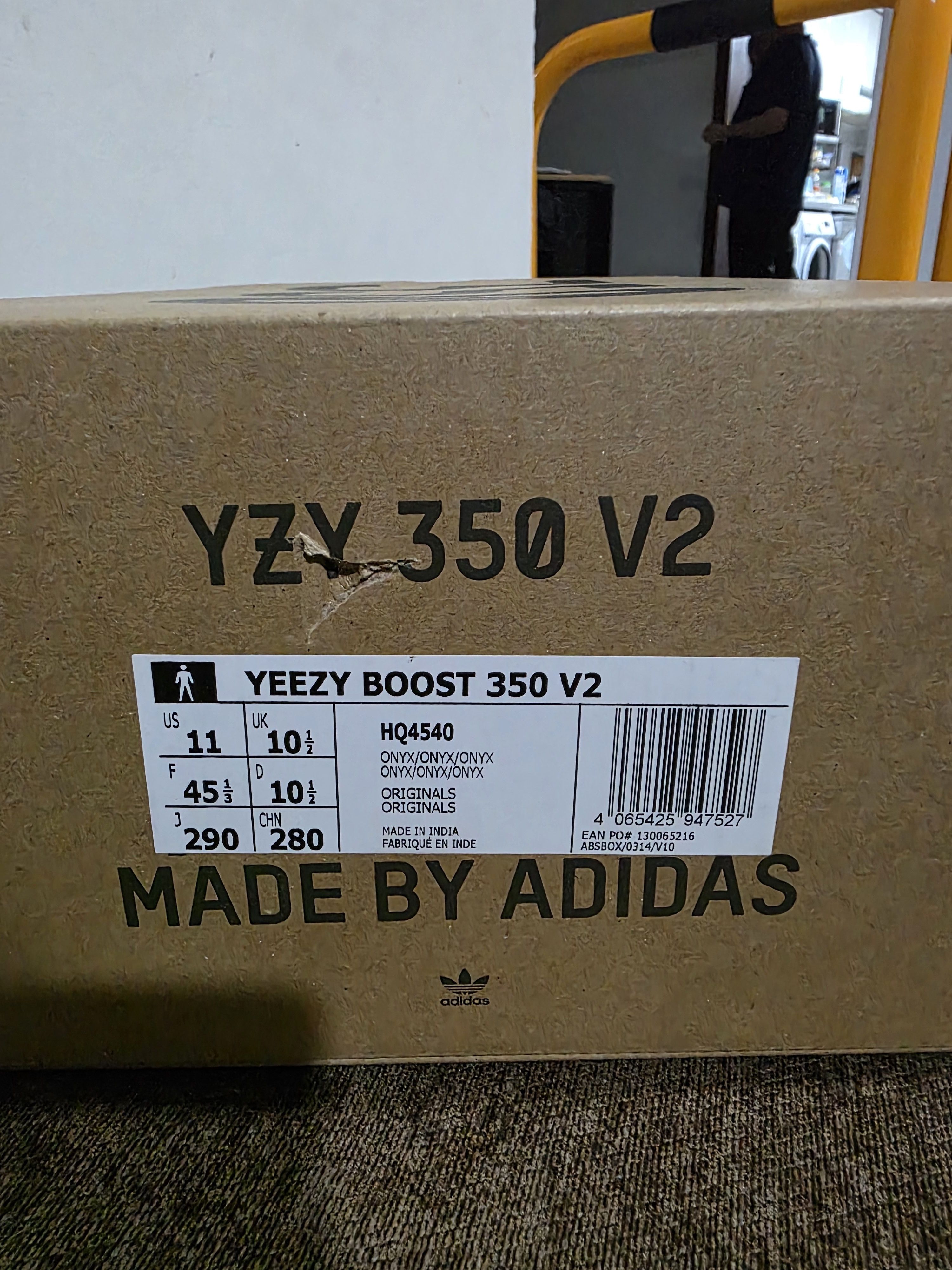 Yeezy Yeezy Boost 350v2 Onyx Size US 11 / EU 44 - 6 Thumbnail