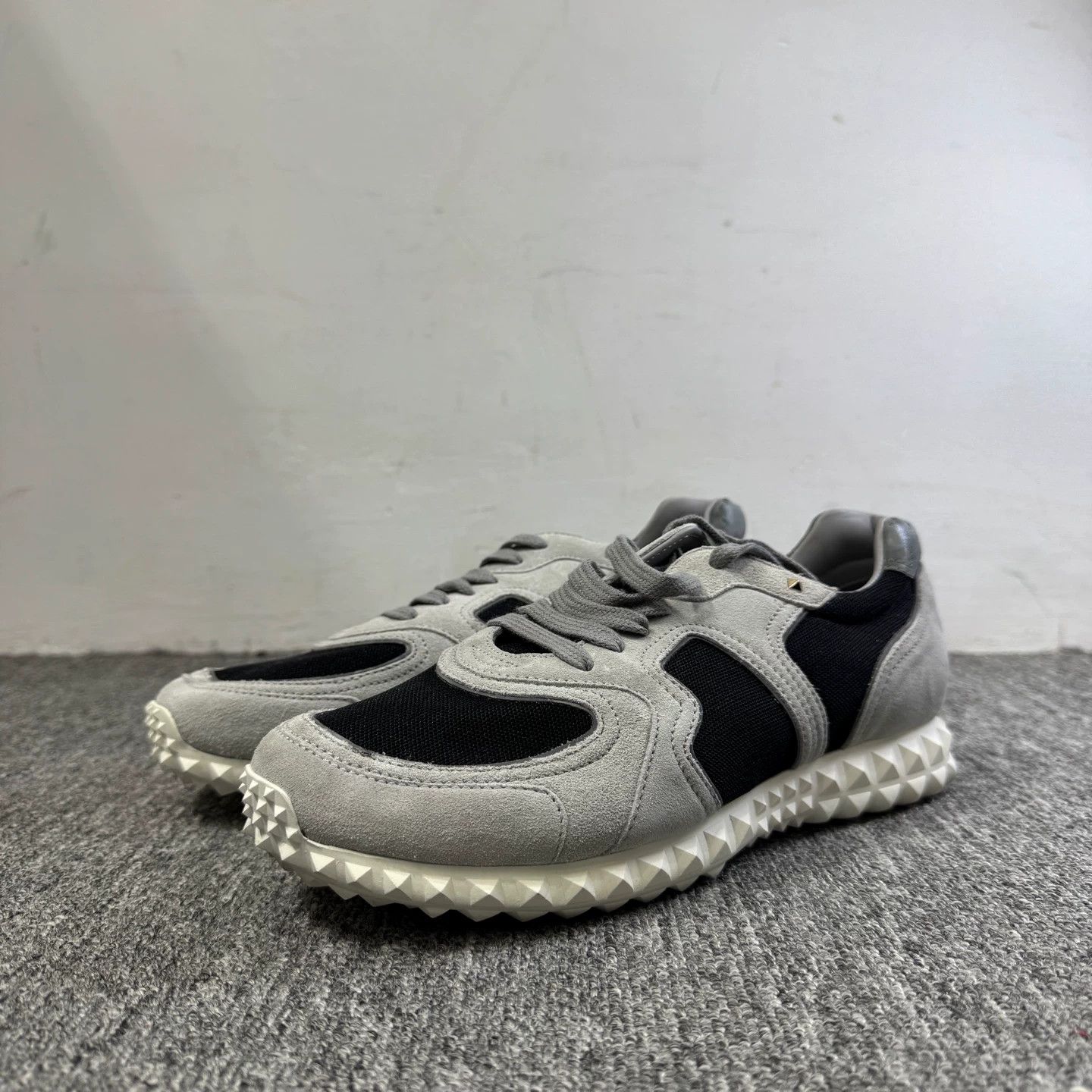 Valentino Valentino 98 New Casual Sneakers 40 Heel Chip Size US 7 / EU 40 - 1 Thumbnail