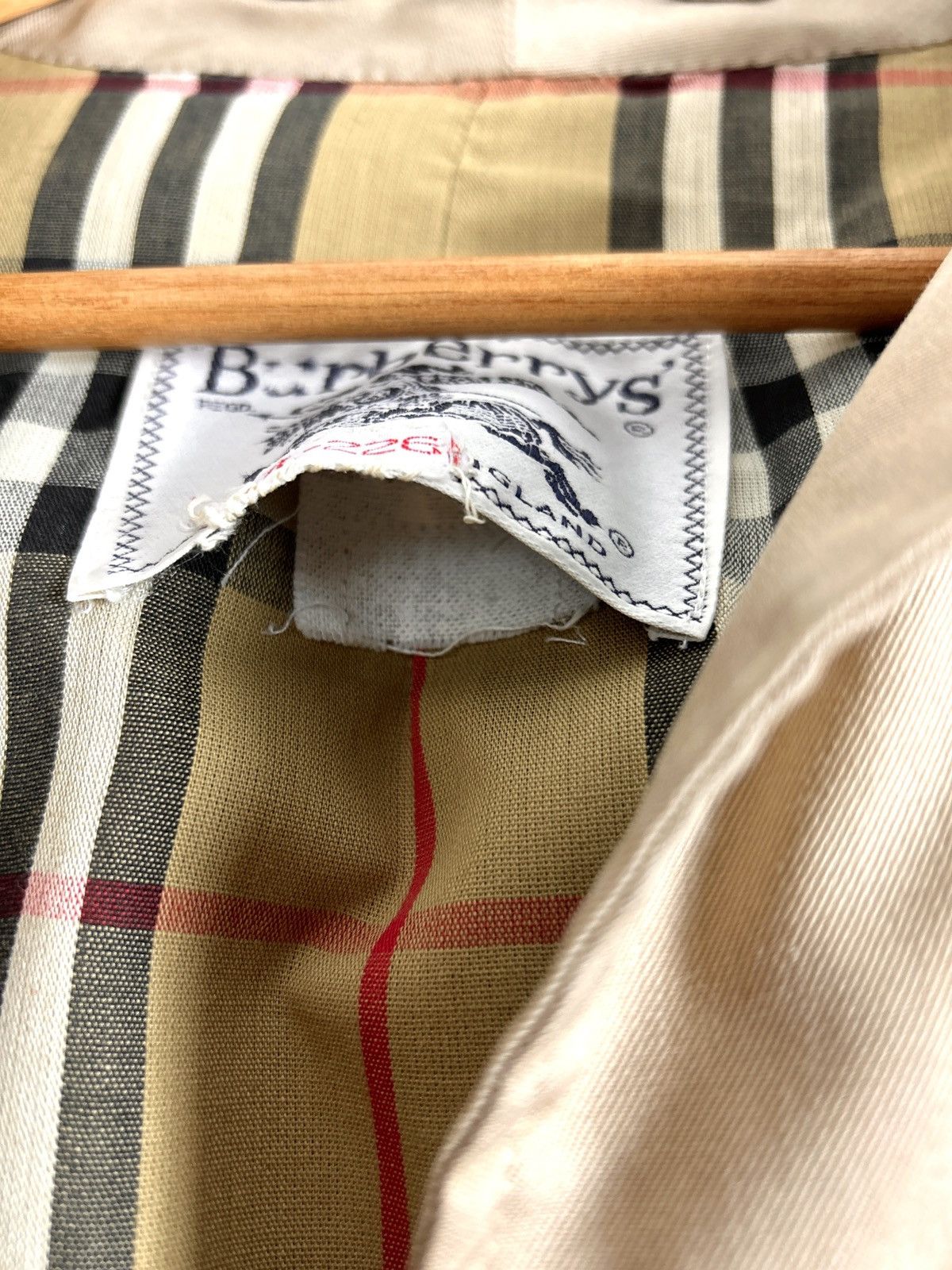 Burberry × Maison Margiela × Vintage Classic beige Burberrys Coat from 90s Size US M / EU 48-50 / 2 - 7 Thumbnail