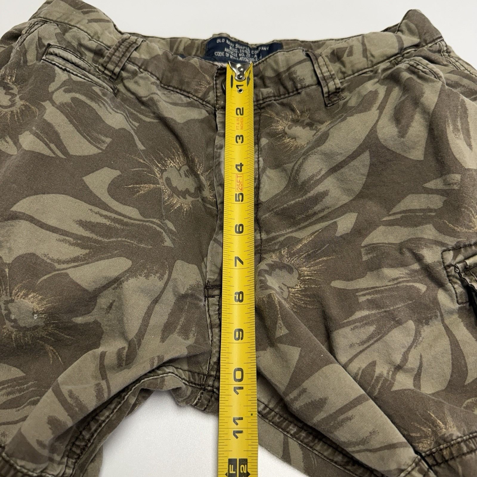 Old Navy Old Navy Supply Co Camouflage Cargo Shorts Regular Issue Size US 31 - 9 Thumbnail