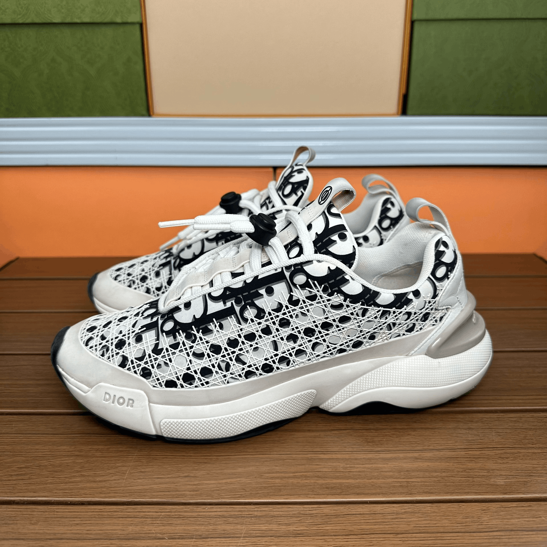 Dior Dior Casual White Lowtop Sneakers 6 Men Size US 6 / EU 39 - 1 Thumbnail