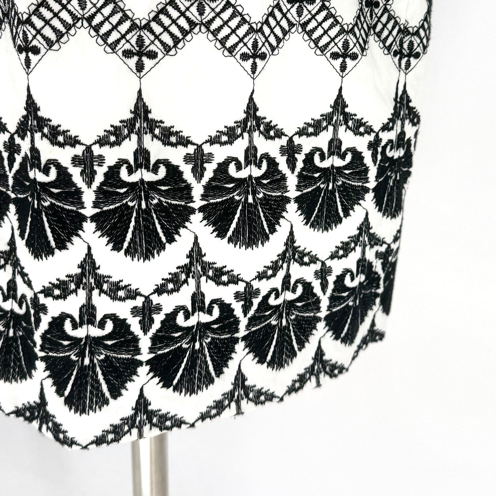 Elie Tahari Black White 100% Cotton Embroidered Eyelet Shift Coat Dress Size S / US 4 / IT 40 - 7 Thumbnail
