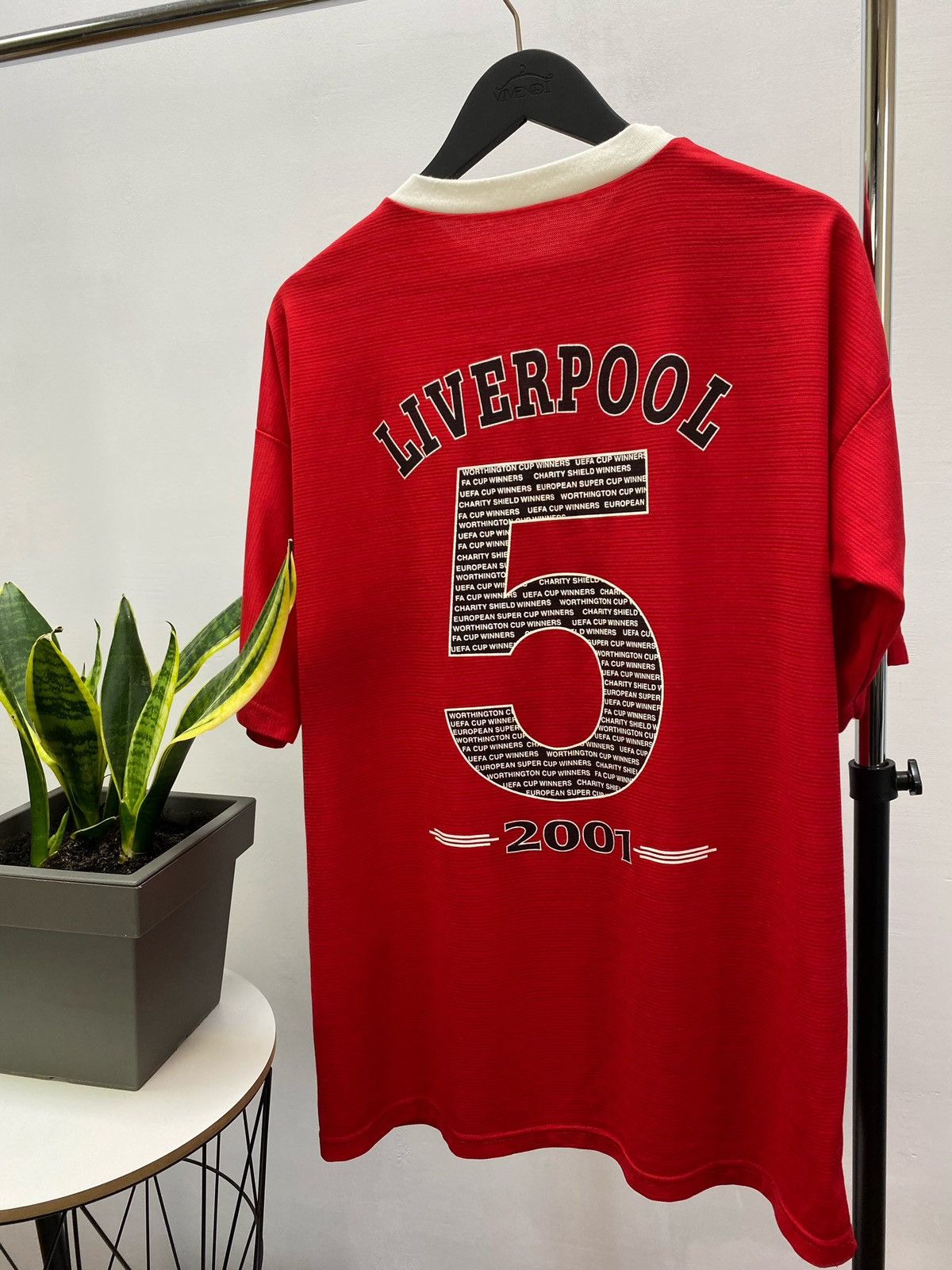Vintage Vintage Liverpool 2001 Famous 5 Cup Winner T-Shirt Jersey Size US XL / EU 56 / 4 - 19 Thumbnail