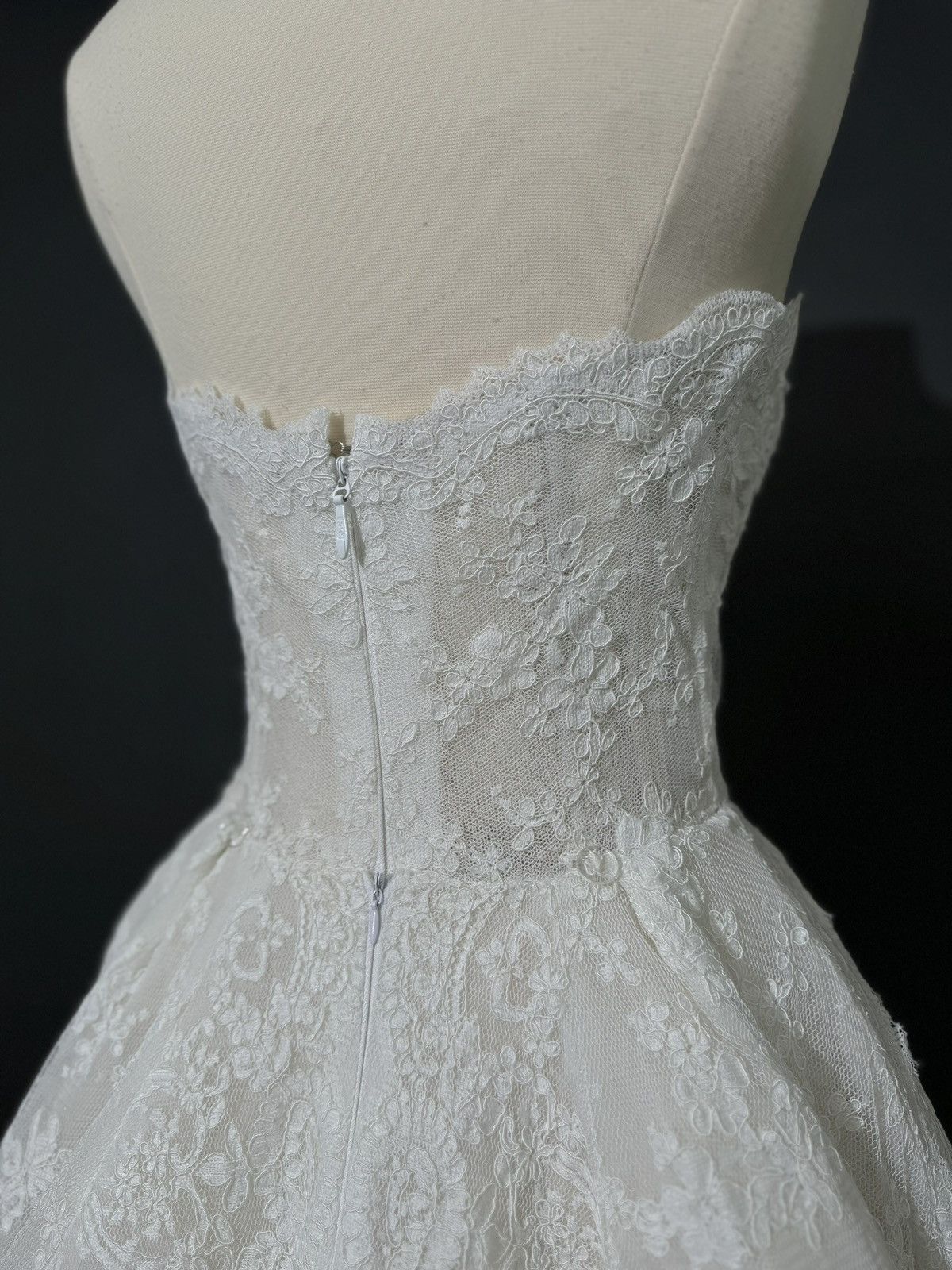 Other Preloved US 4 Anna Augusta French corded lace Bridal Gown Size S / US 4 / IT 40 - 5 Thumbnail