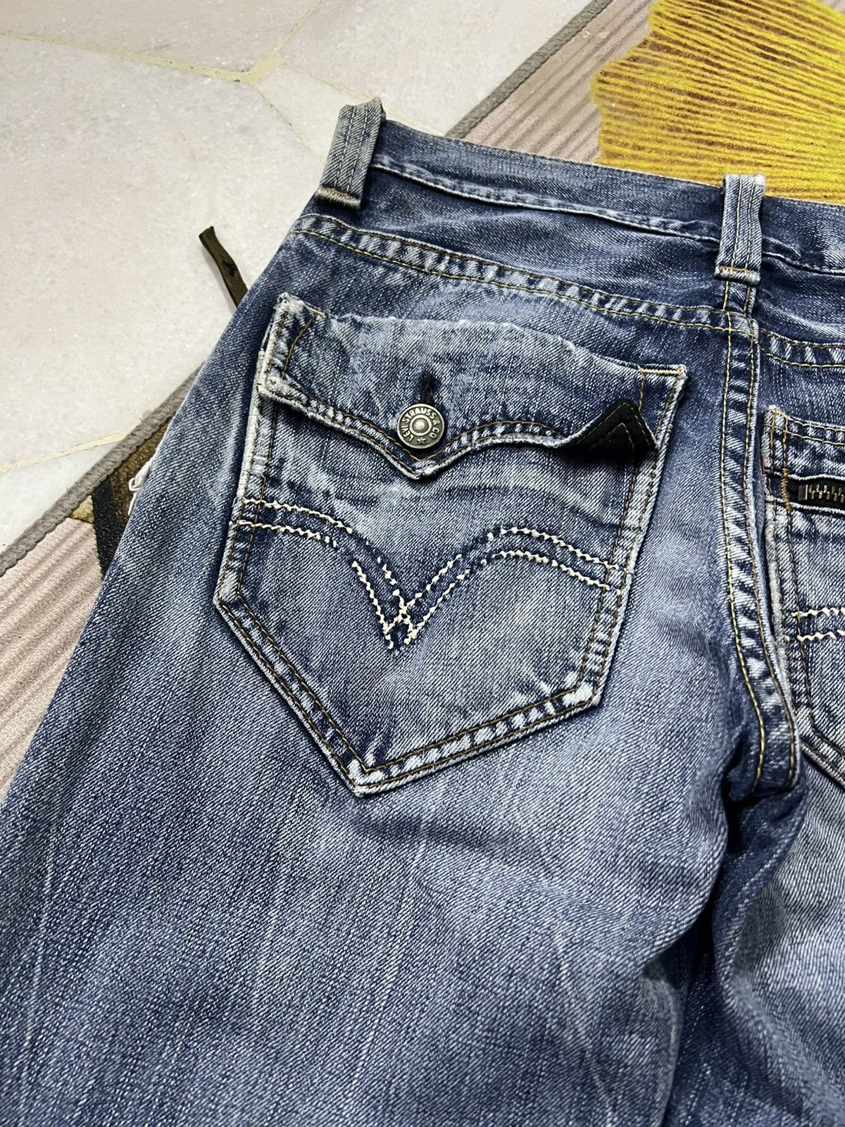 Levi's Vintage Levi’s 502 Distressed Faded Clawmark Jean Very Rare Size US 29 - 18 Thumbnail