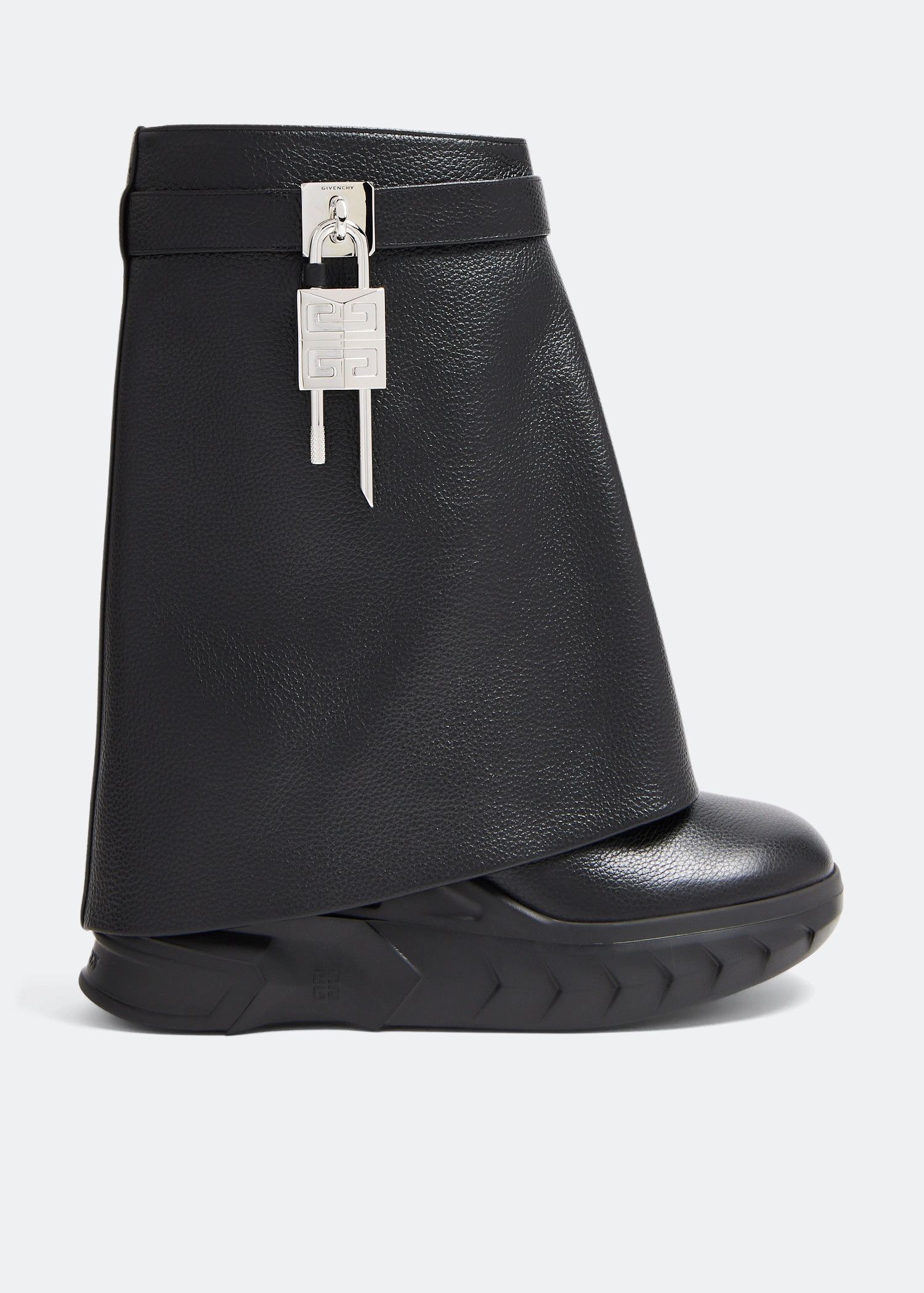 o1lv12m0925 Boots in Black