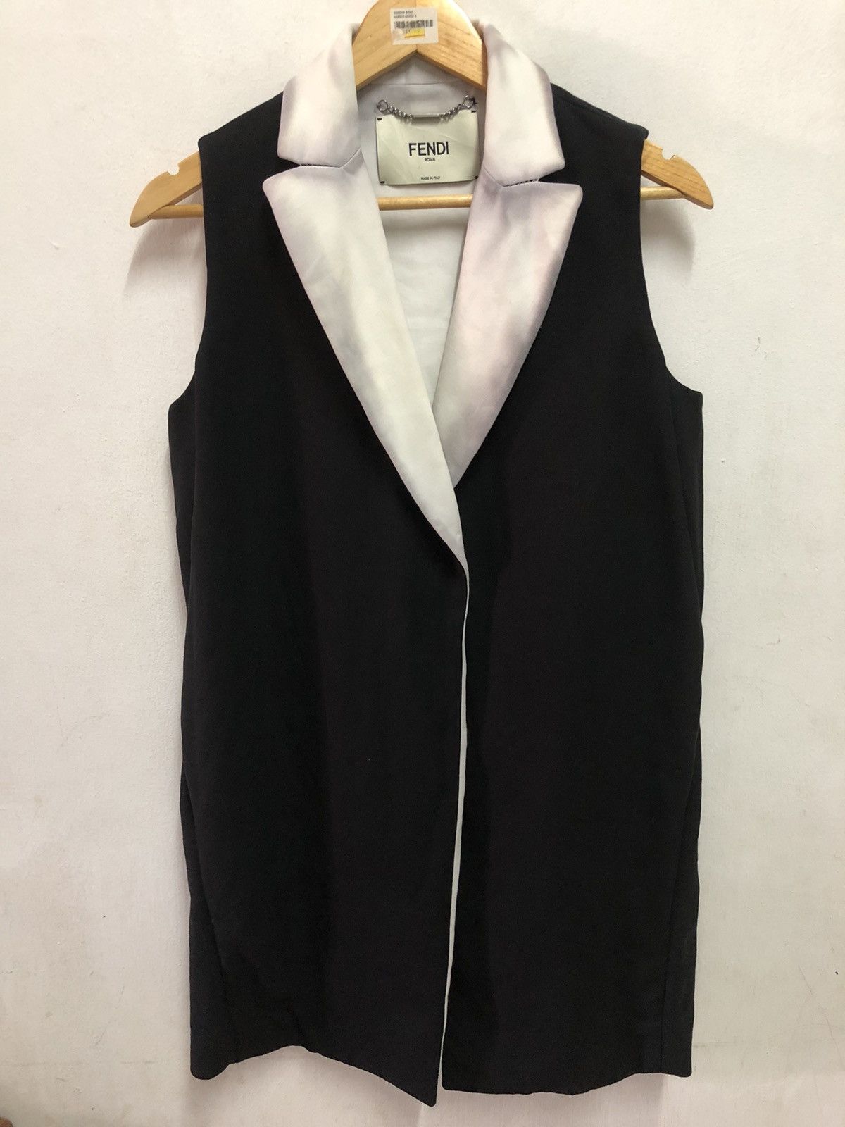 Fendi Genuine fendi sleeveless long jacket size S/M Size M / US 6-8 / IT 42-44 - 1 Thumbnail
